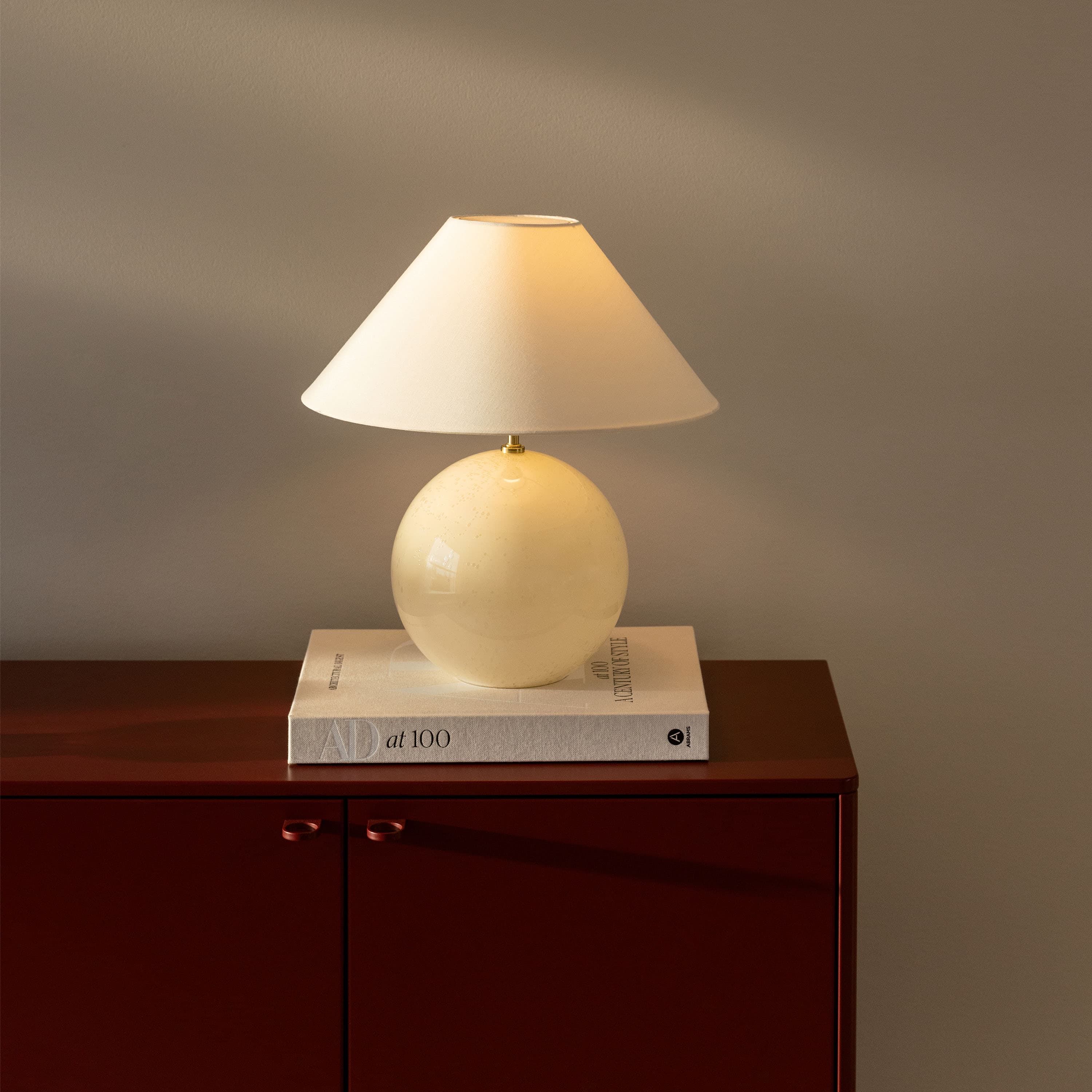 Iris Pöytävalaisin Creme 35