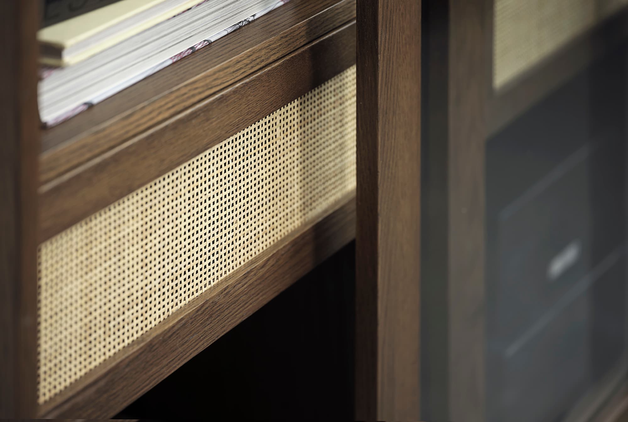 Sofia Vitriinikaappi Smoked Oak 160cm