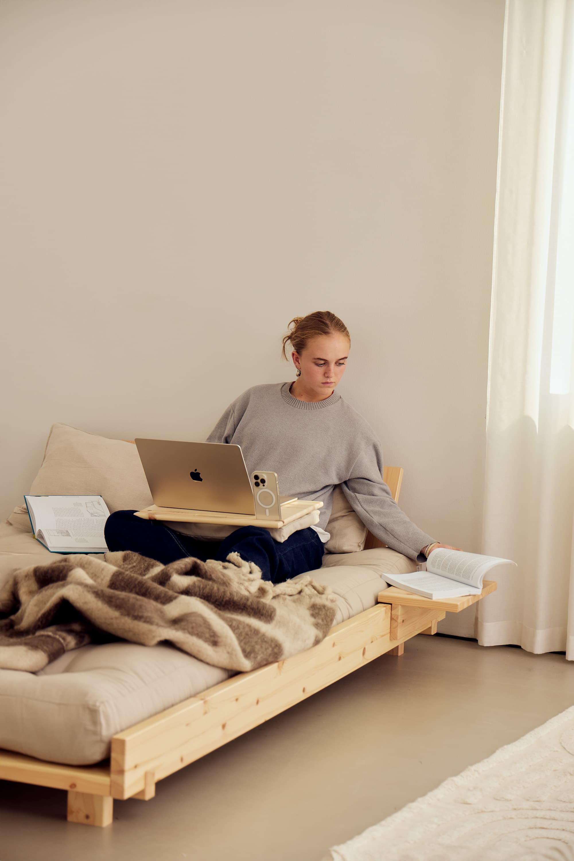Social Vuodesohva Luonnonväri/Beige 140cm sis. 2 Selkänojaa/Sivupöytä