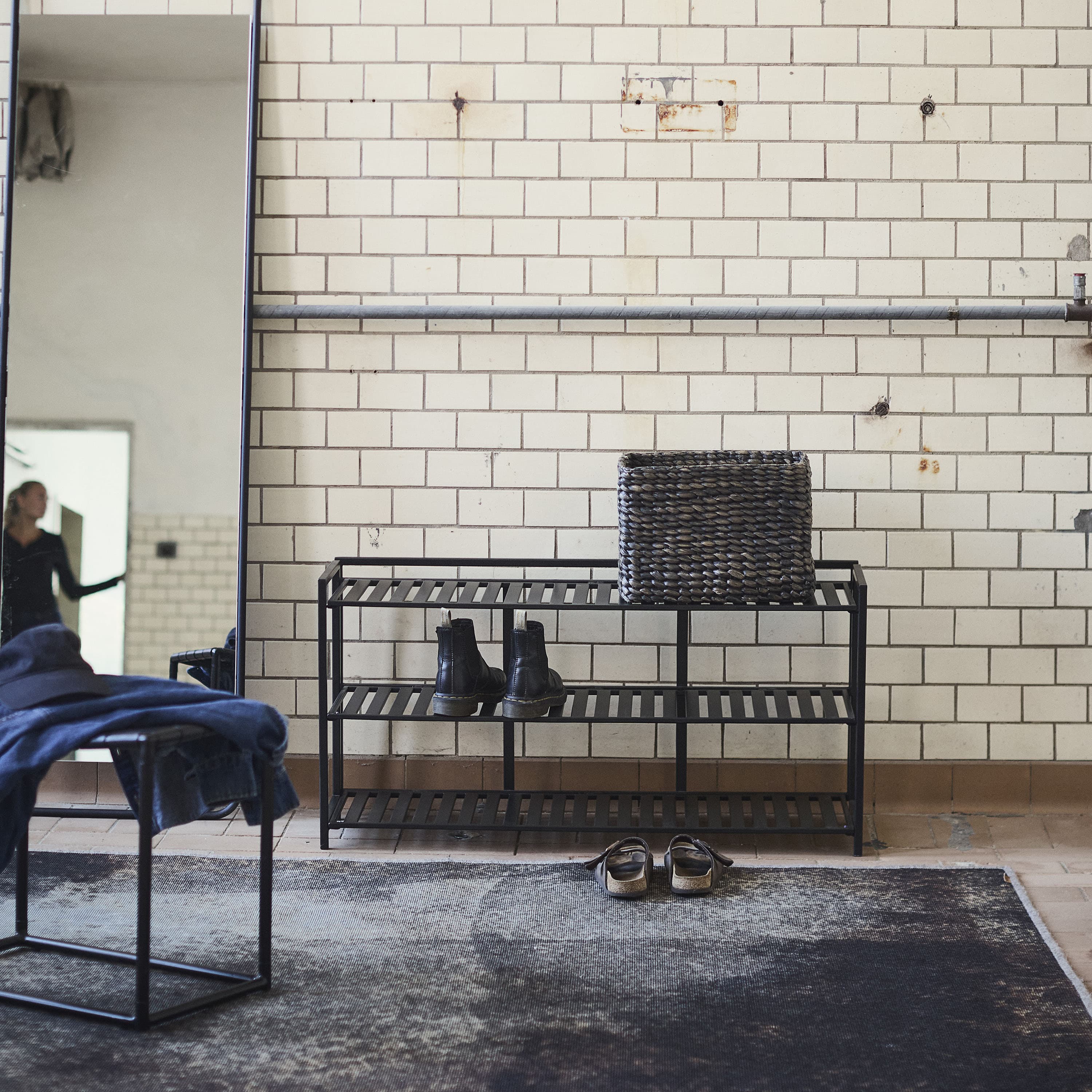 Manhattan Kirjahylly Black Long