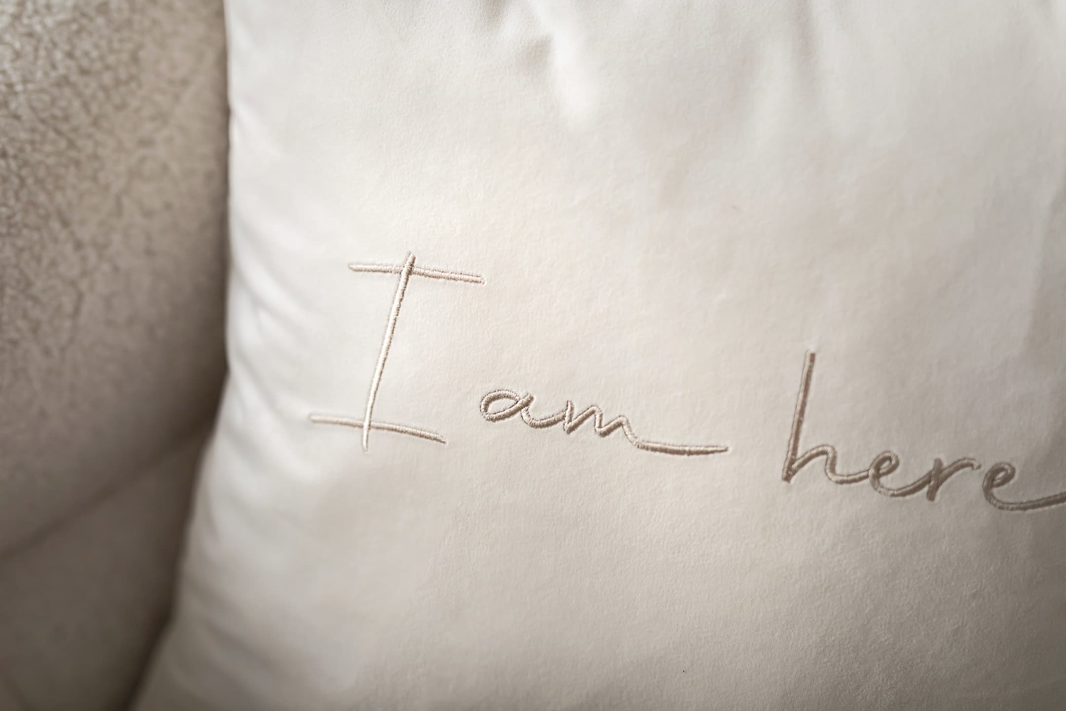I am here Tyynynpäällinen Offwhite