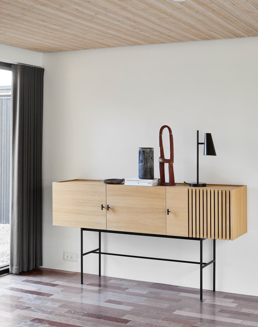 Array senkki white oak/black 180 cm