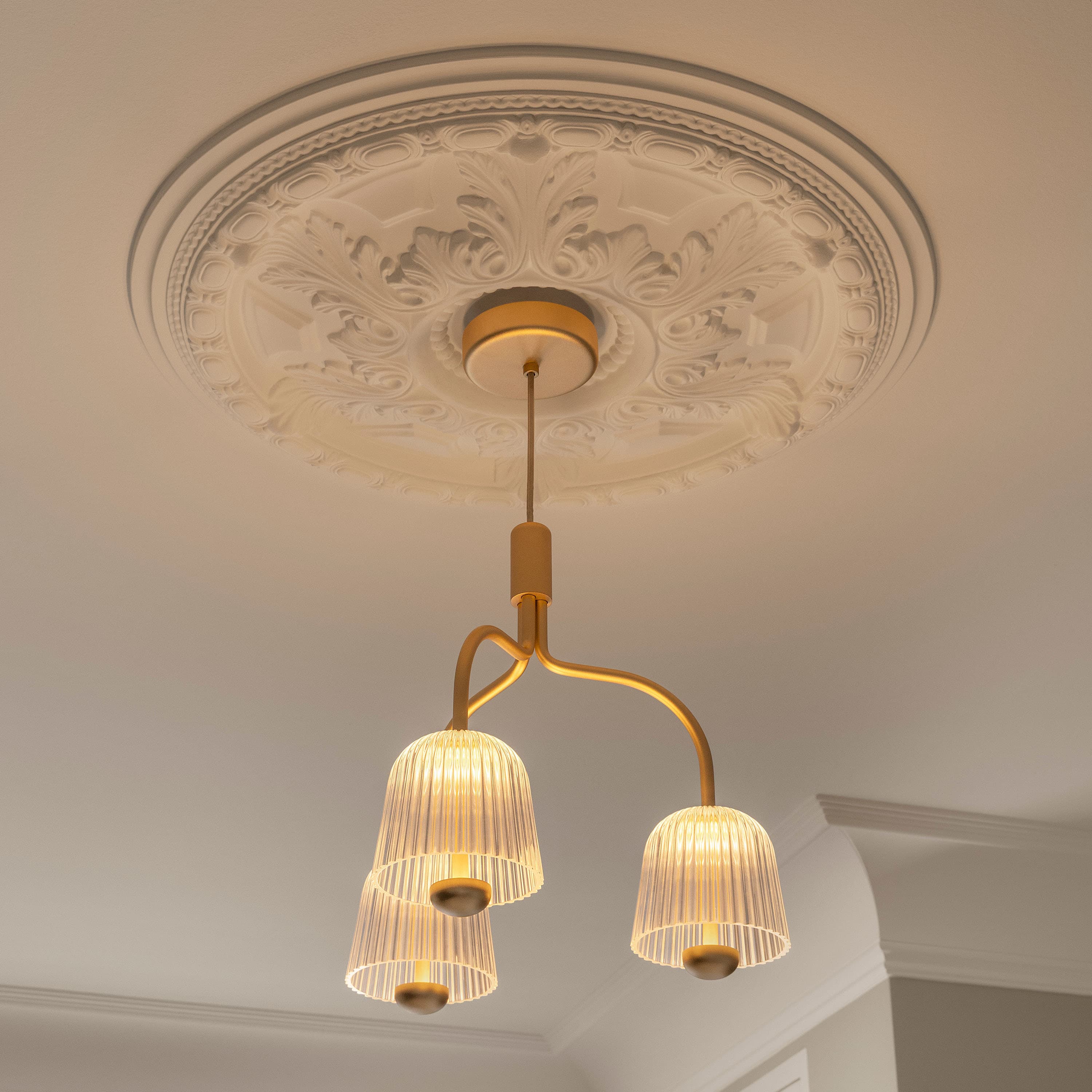 Asteea 3 Kattovalaisin Satin Brass/Ripple Clear