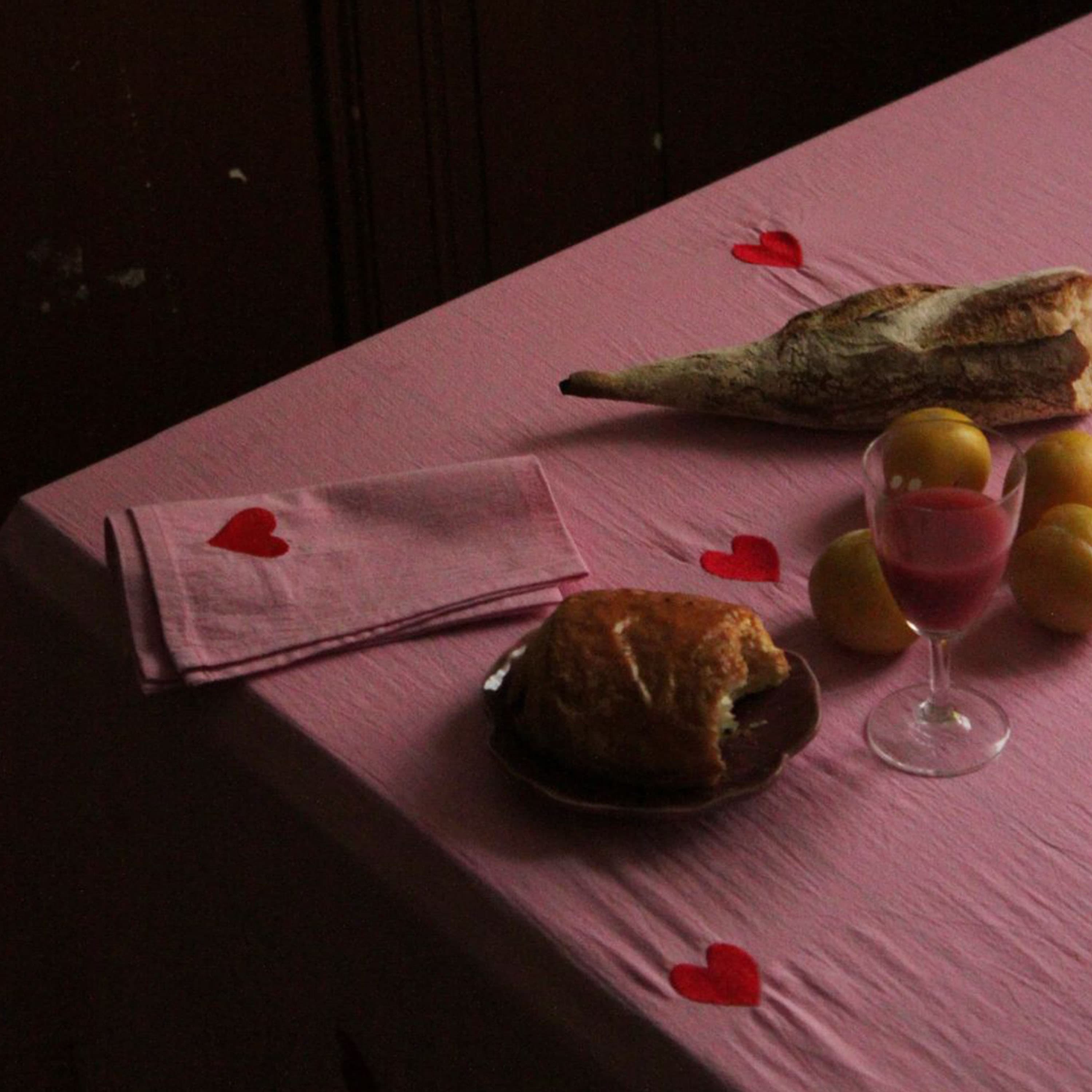 Pink Hearts -pöytäliina 145x330
