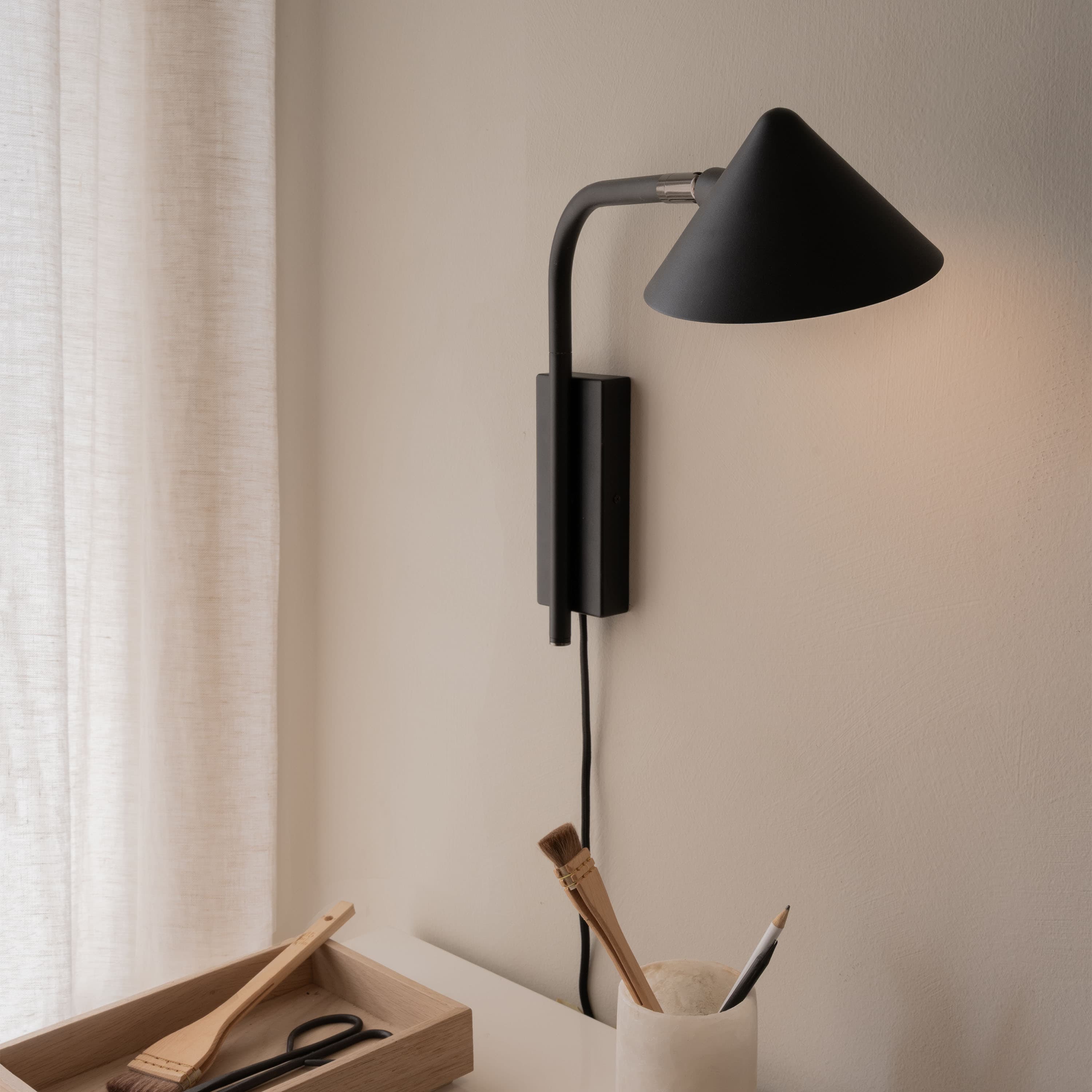 Kuro seinävalaisin black 32 cm