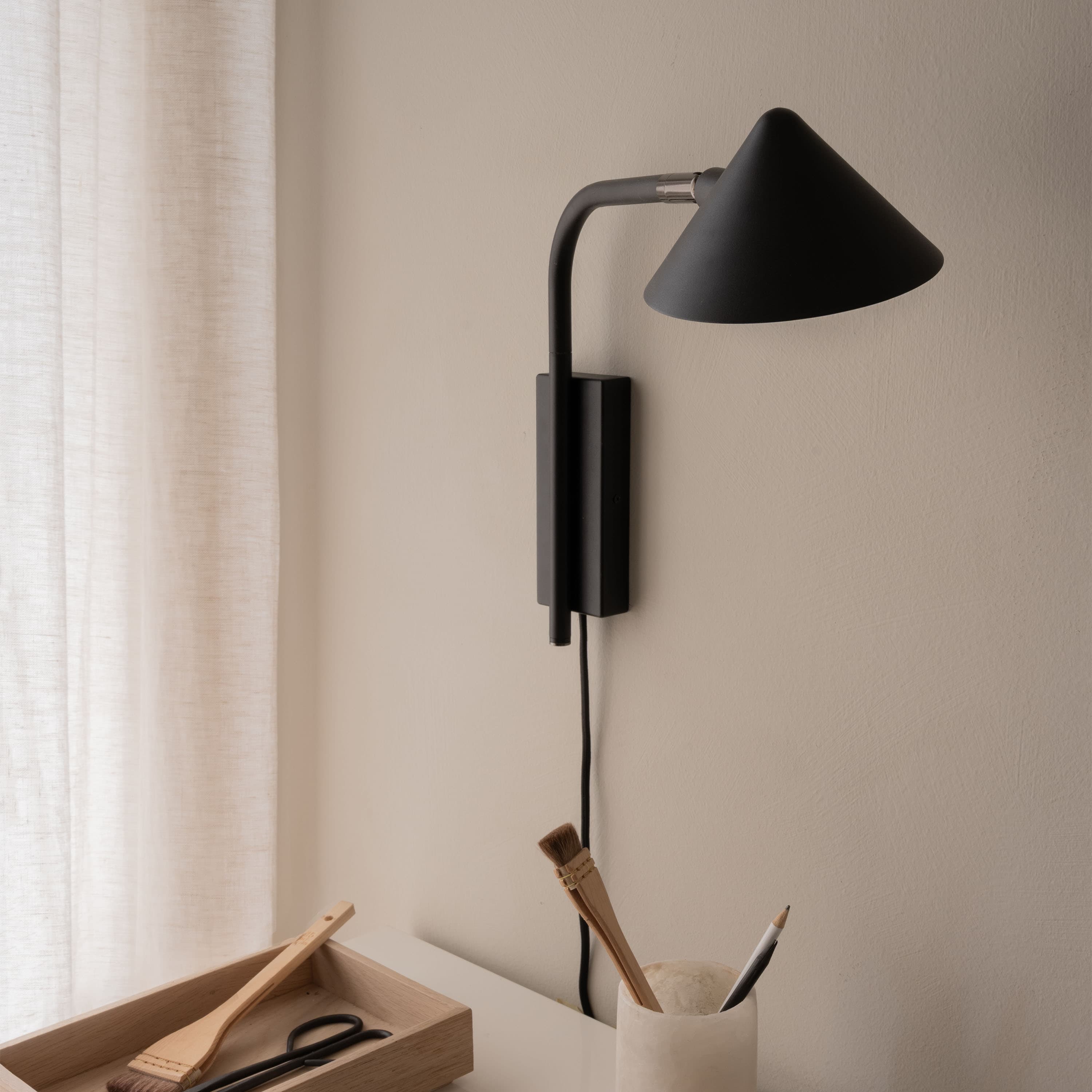 Kuro seinävalaisin black 32 cm
