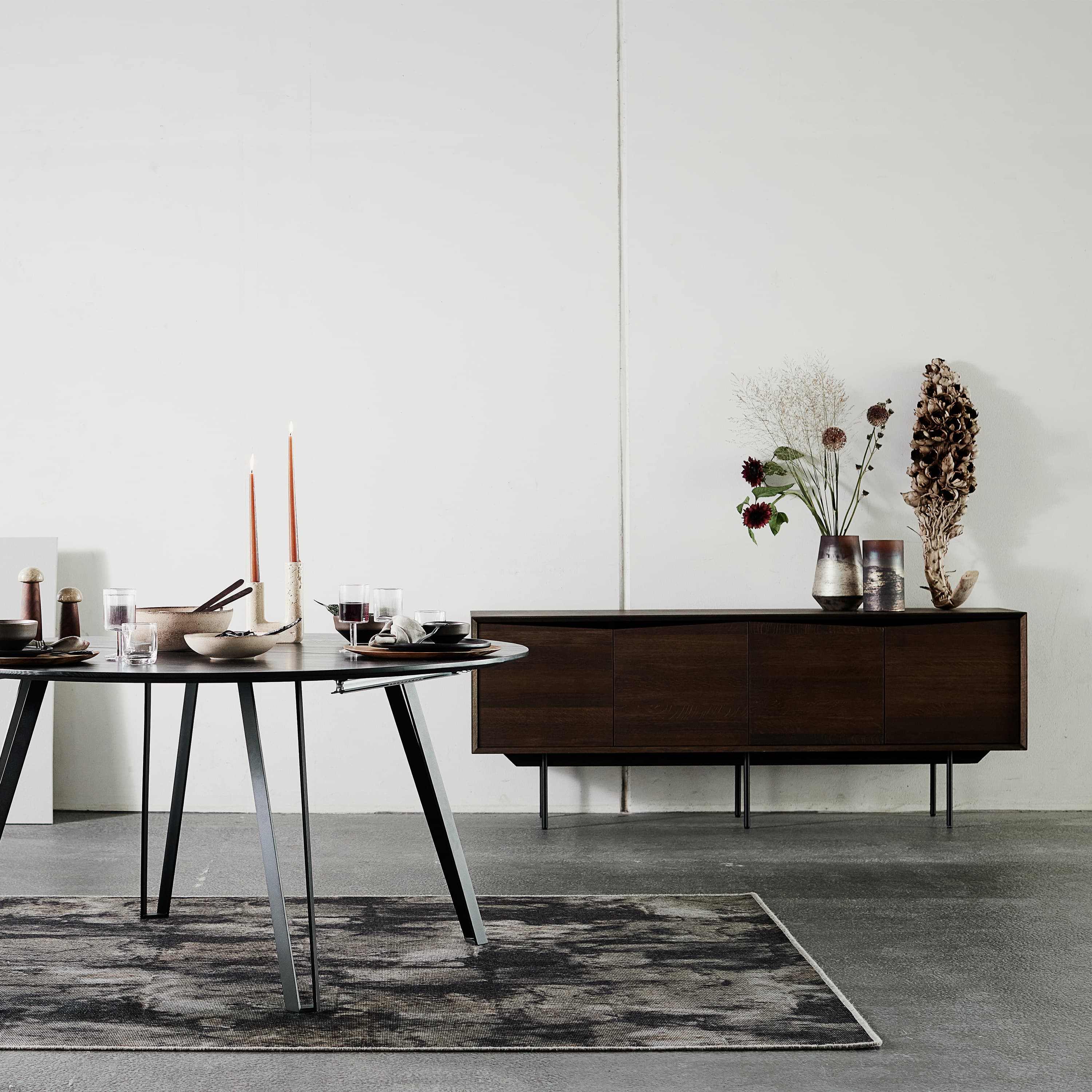 Wing 4 ovea Sivupöytä Smoked Oak 185x72