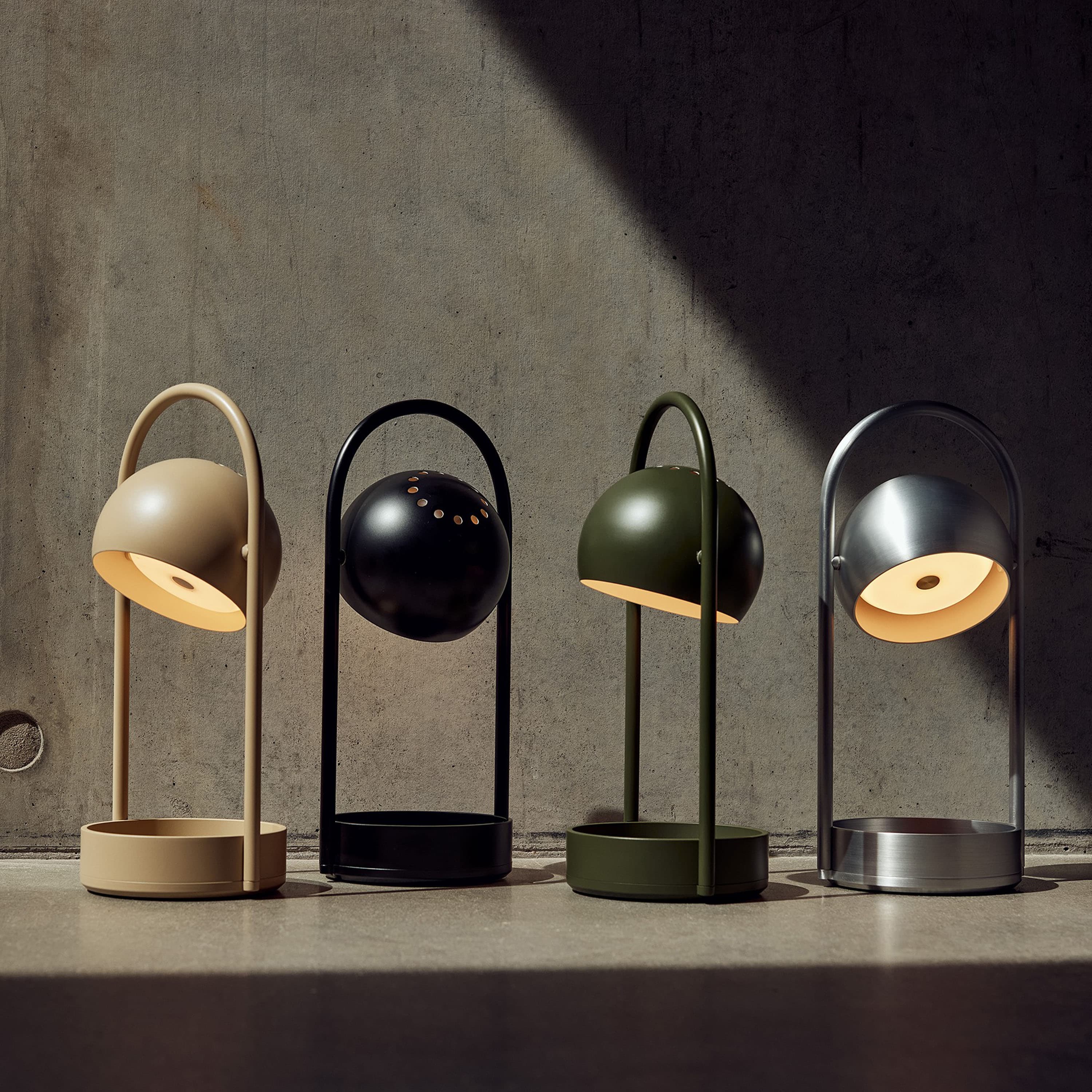Pallomainen kannettava pöytävalaisin musta 32 cm