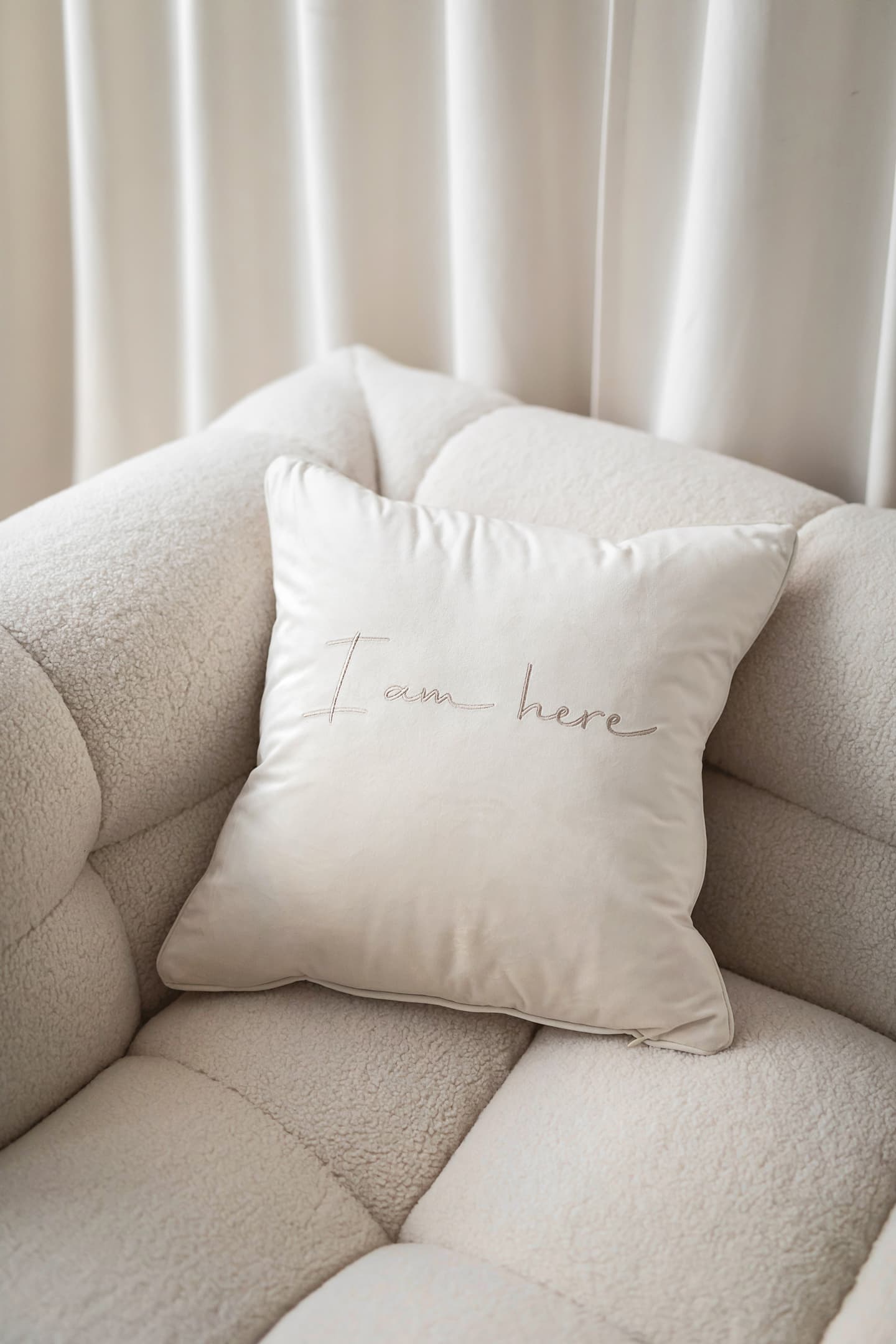 I am here Tyynynpäällinen Offwhite