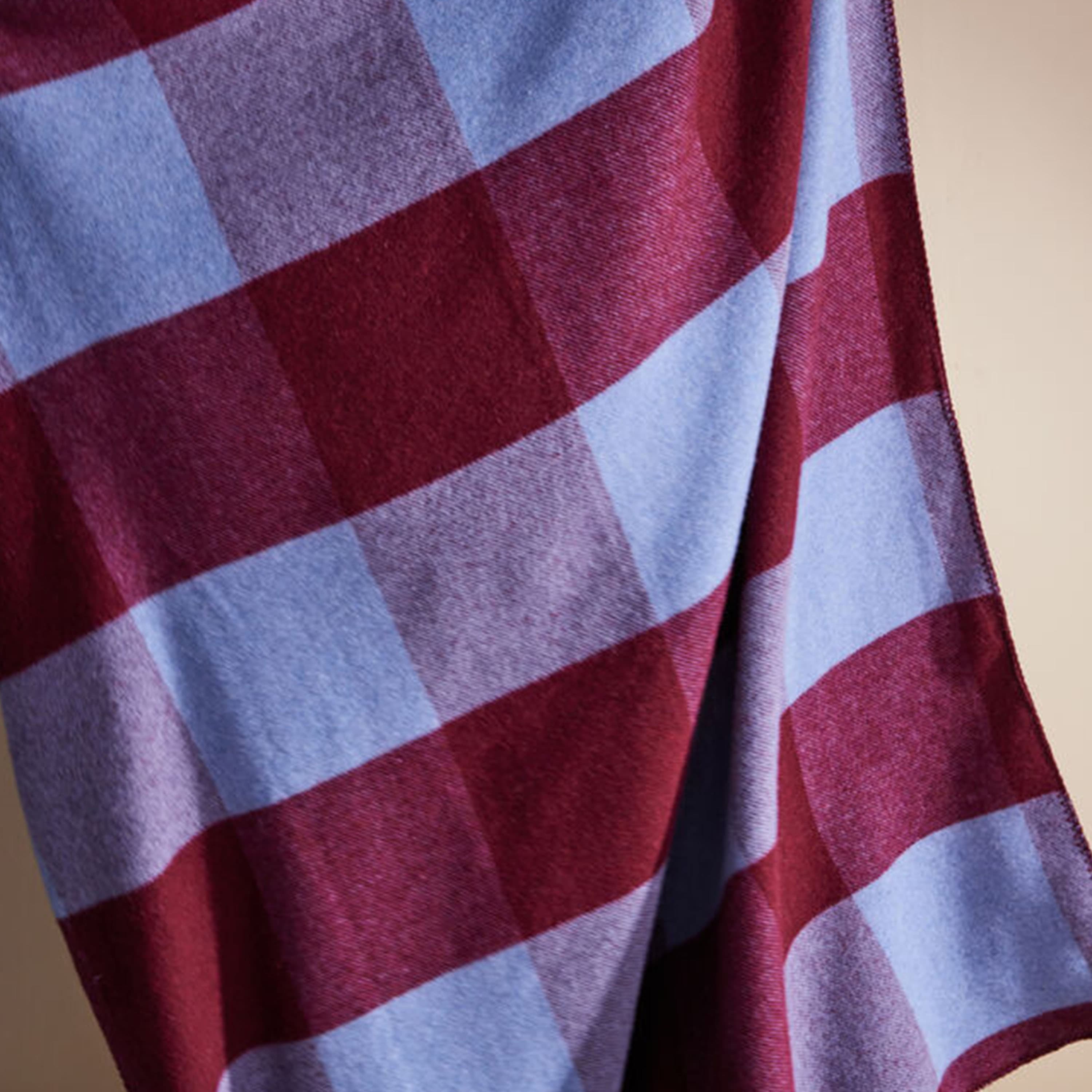 Embrace Viltti Light Blue/Bordeaux 130x200