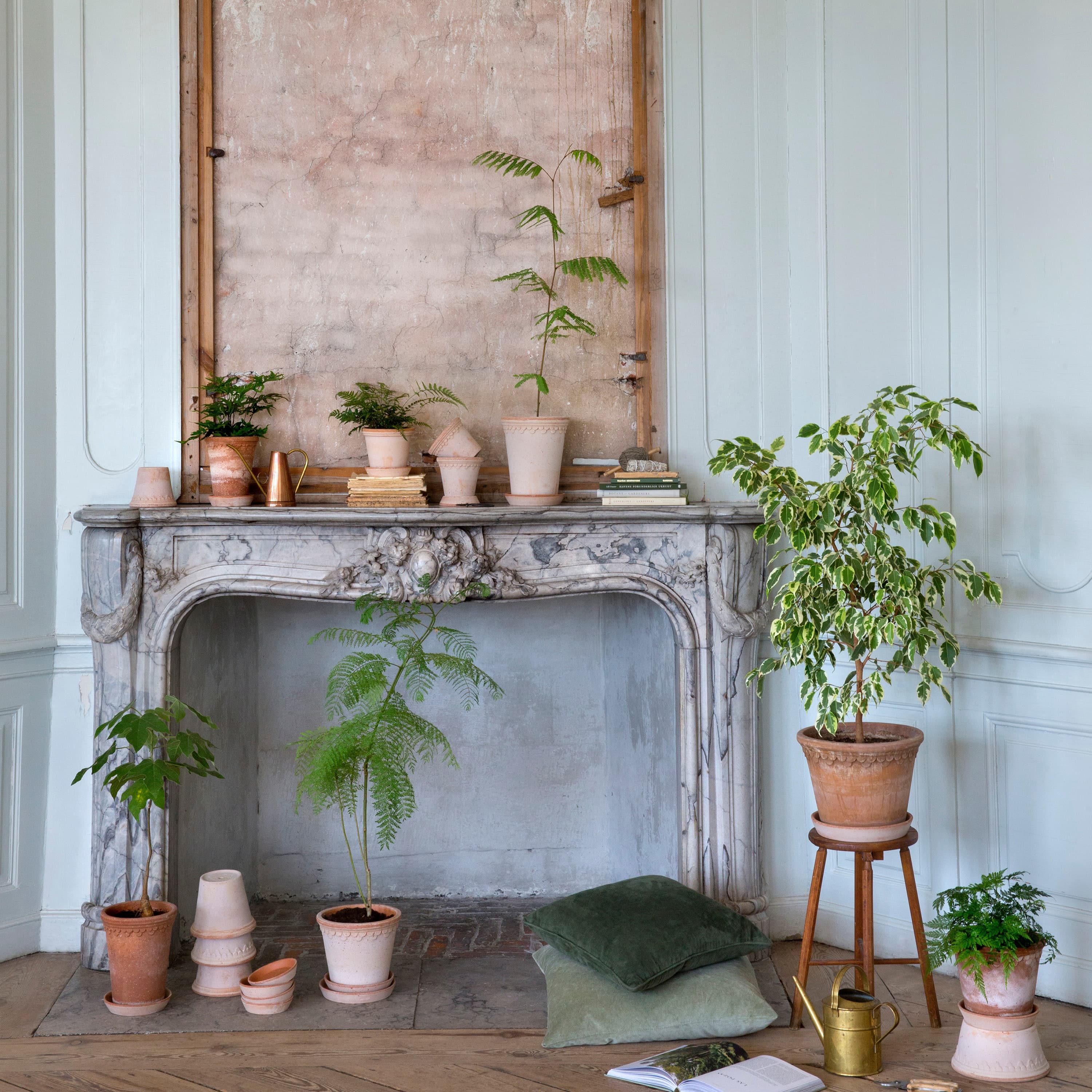 Copenhagen Tall -ruukku lautasella Raw Pink Terracotta Ø14