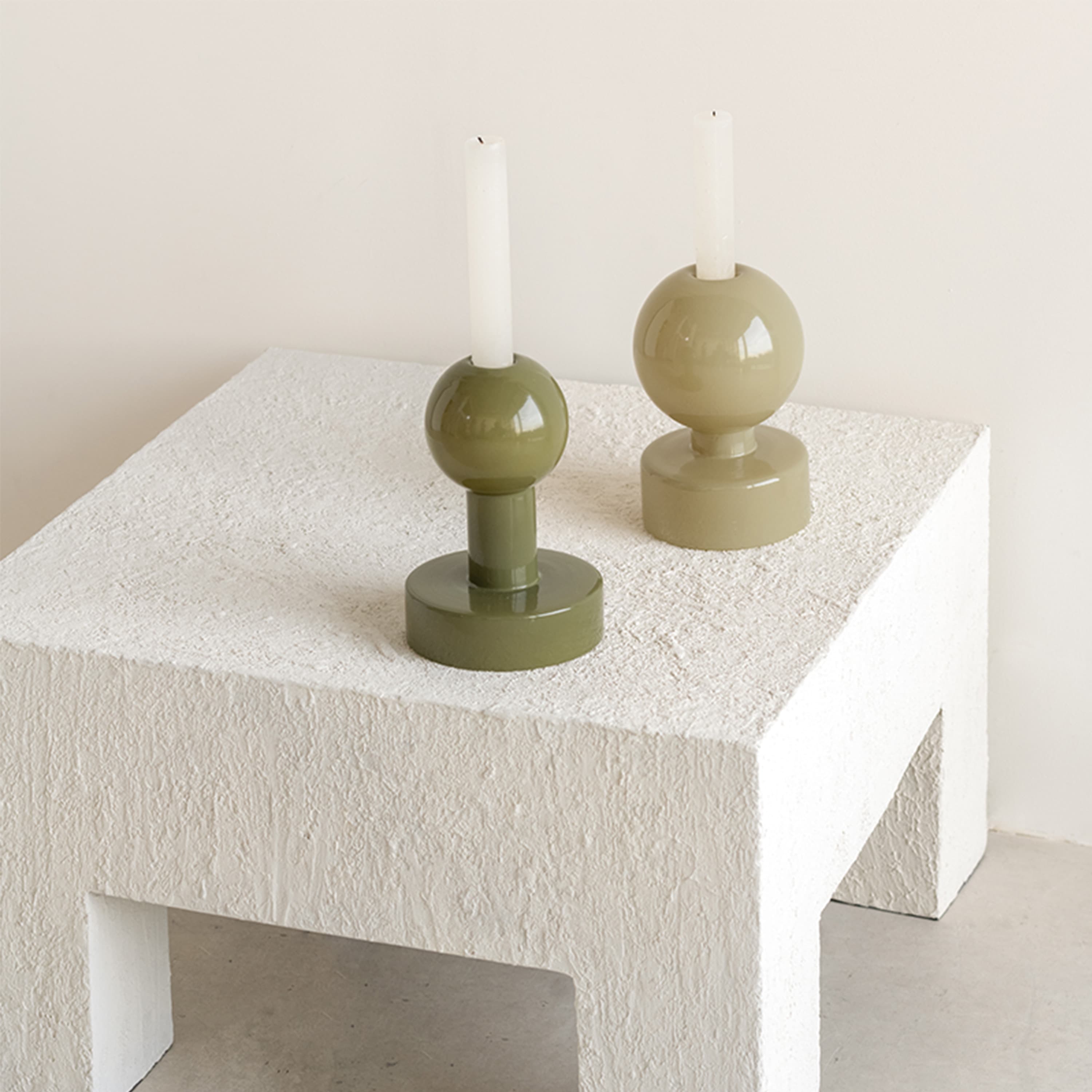 Pallo A Kynttilänjalka Capulet Olive 15cm
