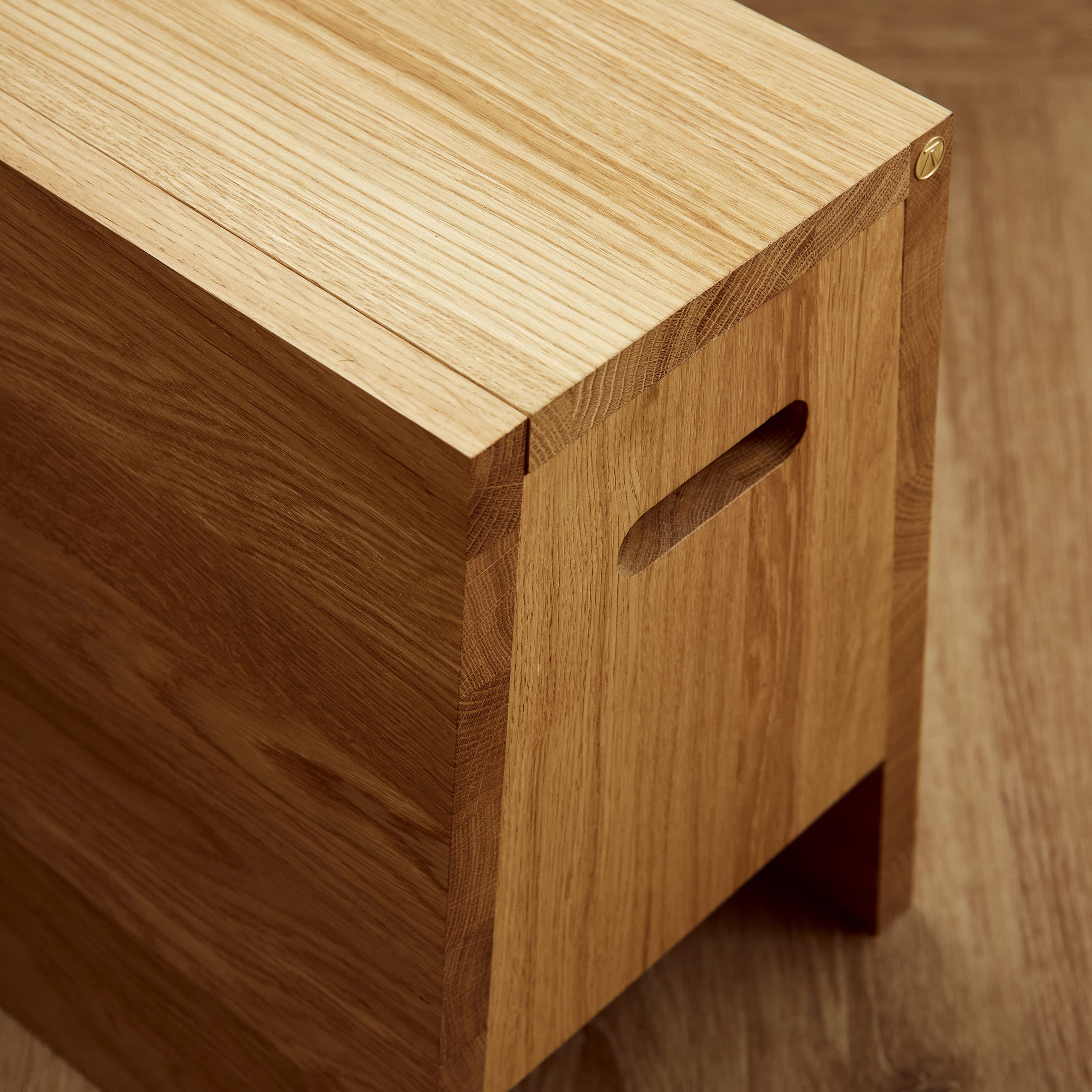 Plinth Jakkara Oak