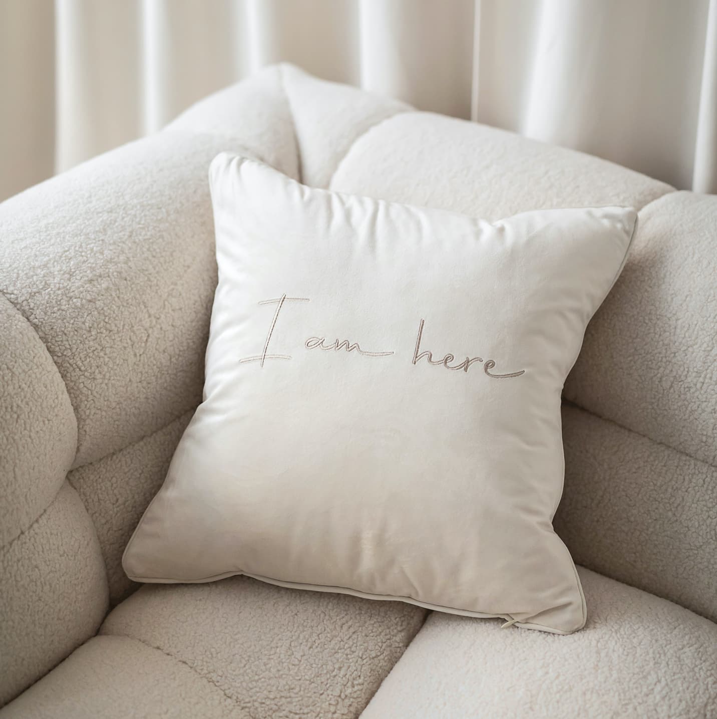 I am here Tyynynpäällinen Offwhite