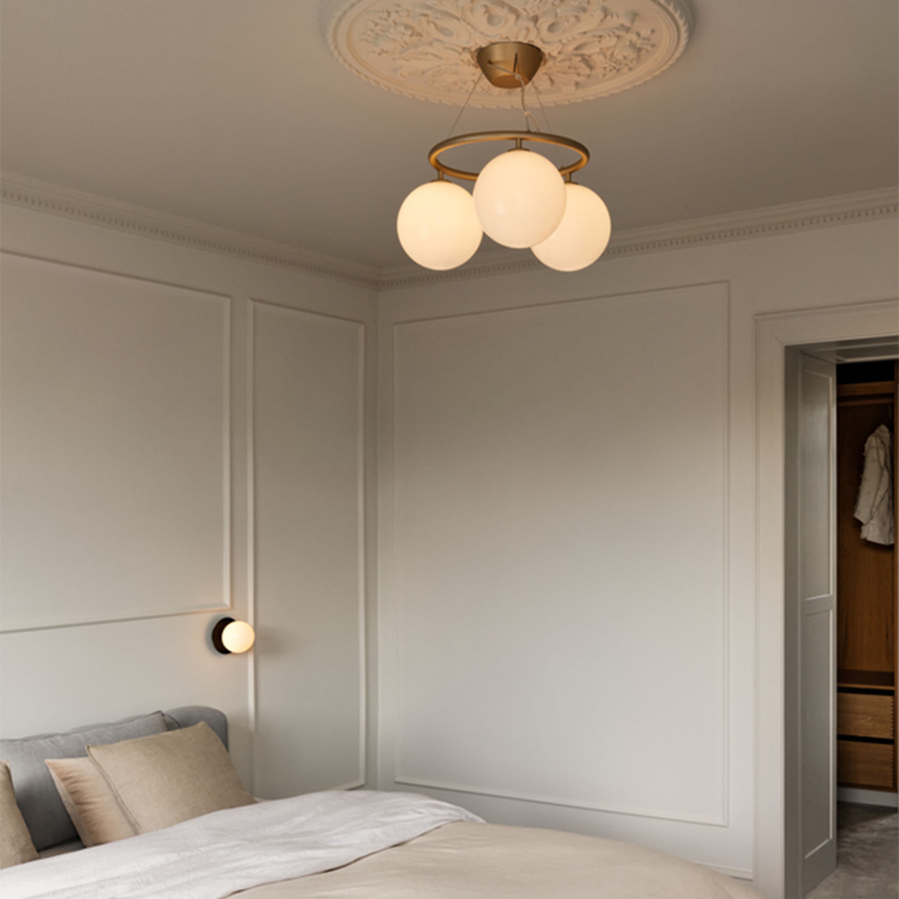 Miira 3 Circular kattovalaisin Brass/Opal