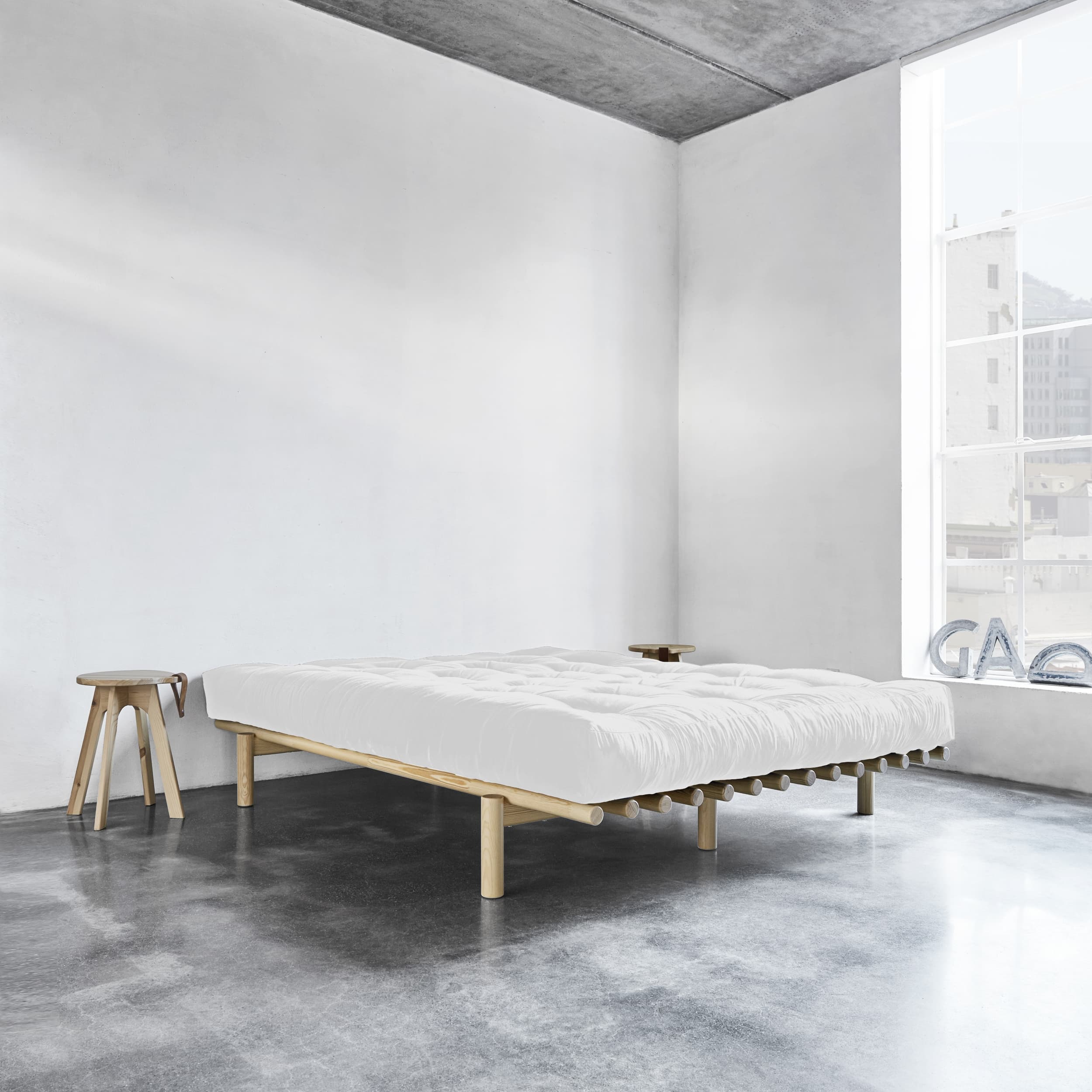 Pace Sängynrunko luonnonväri 140 cm