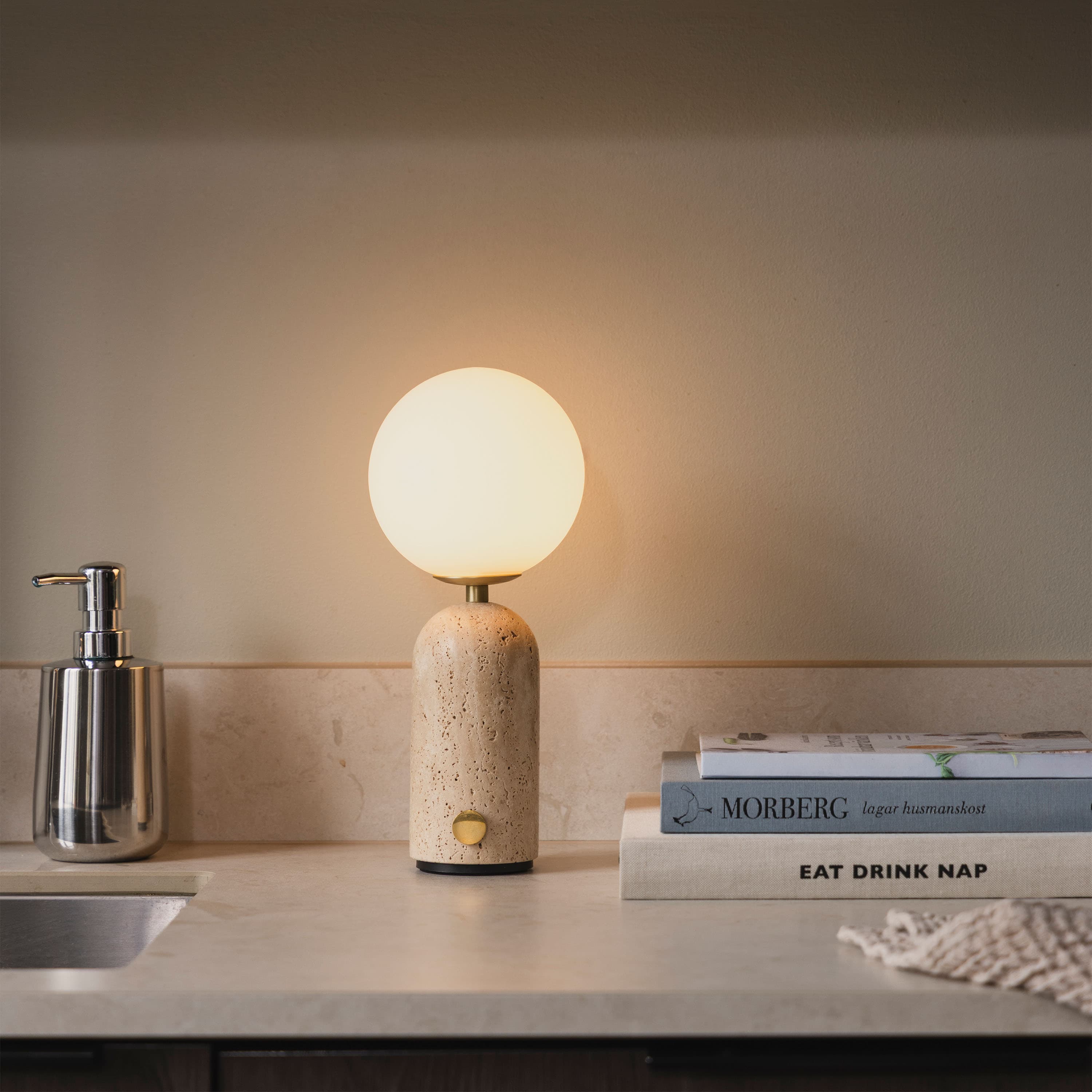 Torrano Kannettava Pöytävalaisin Beige travertiini