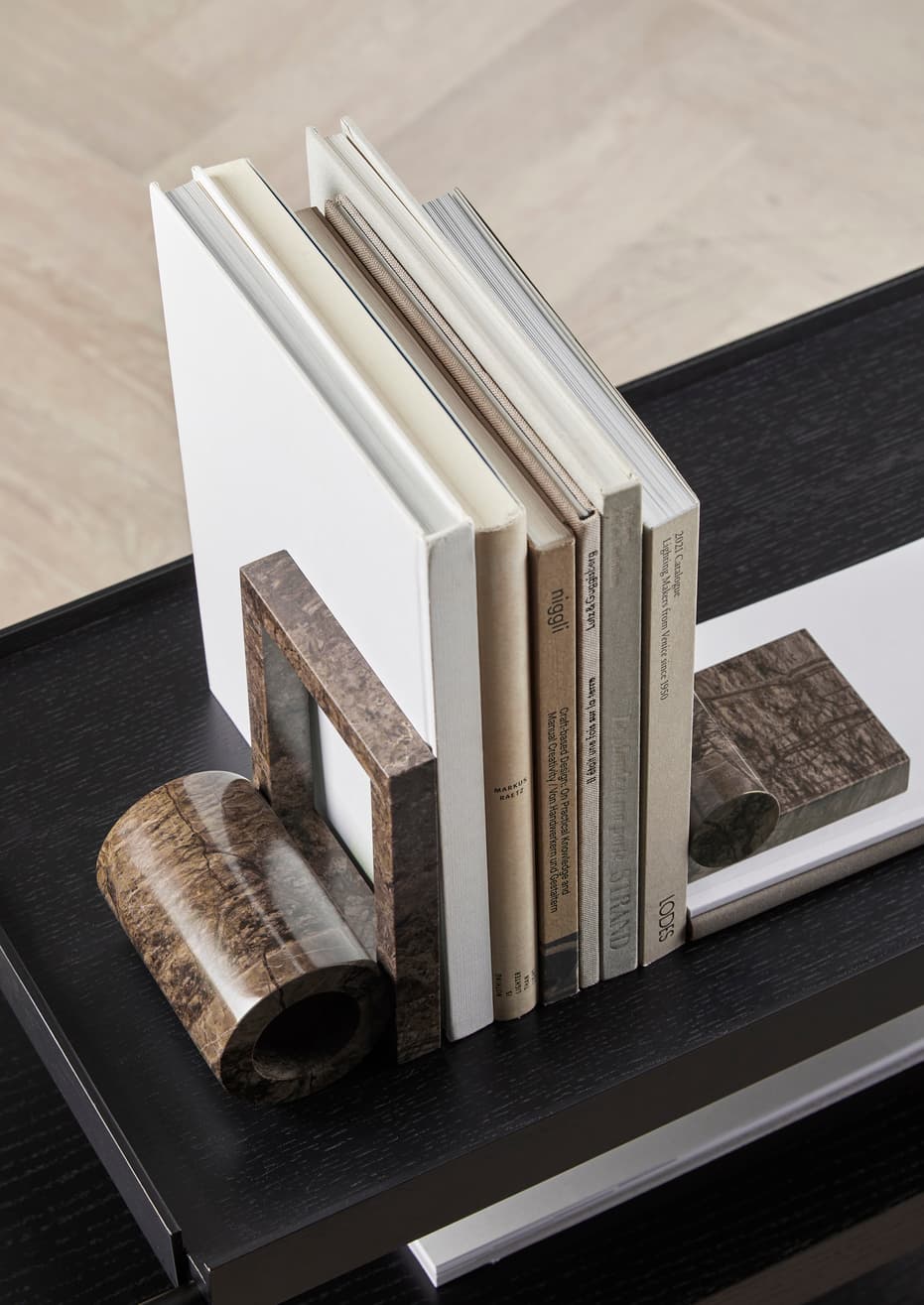 Booknd kirjatuki brown marble