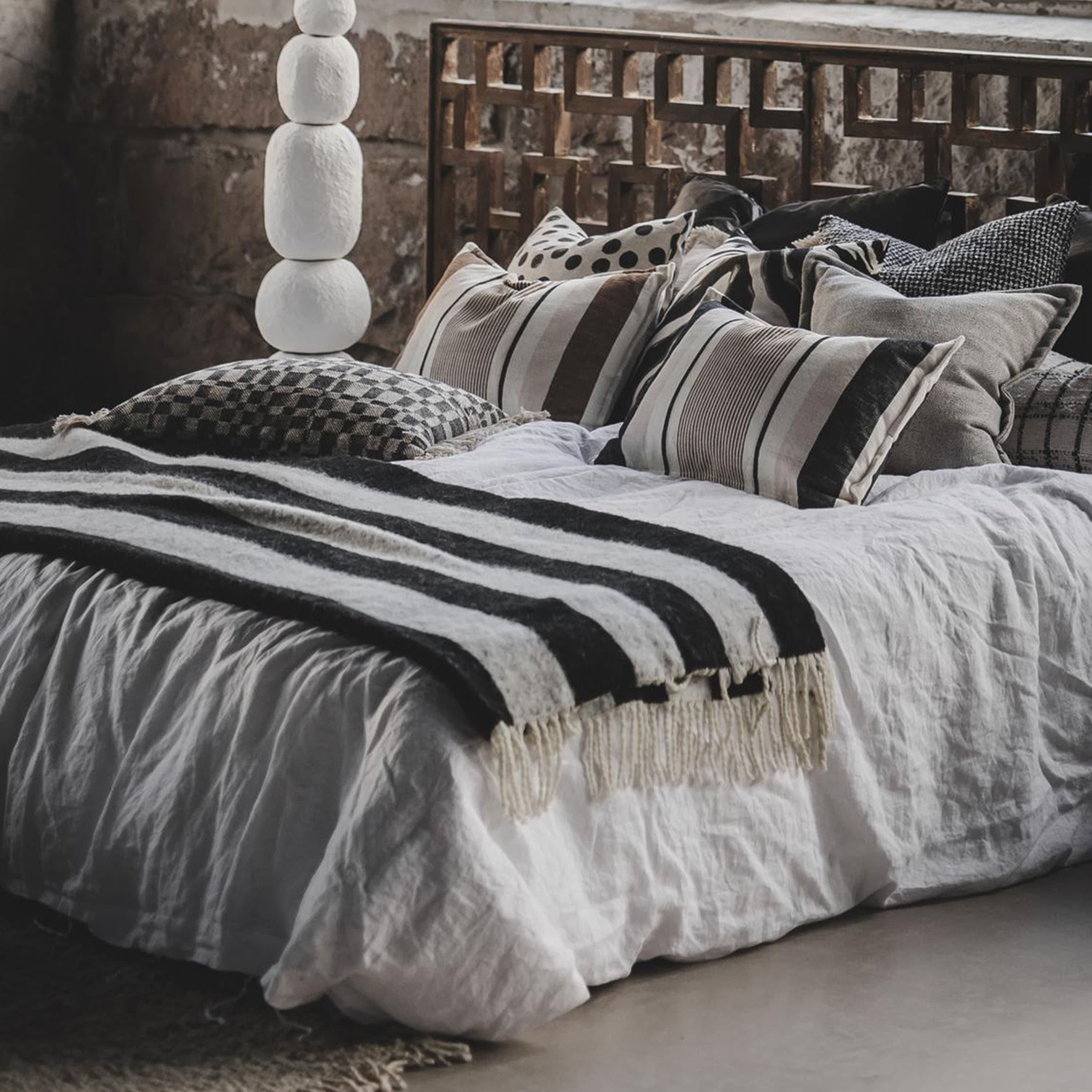 Zara blockstripe torkkupeitto norsunluu/musta 130x170