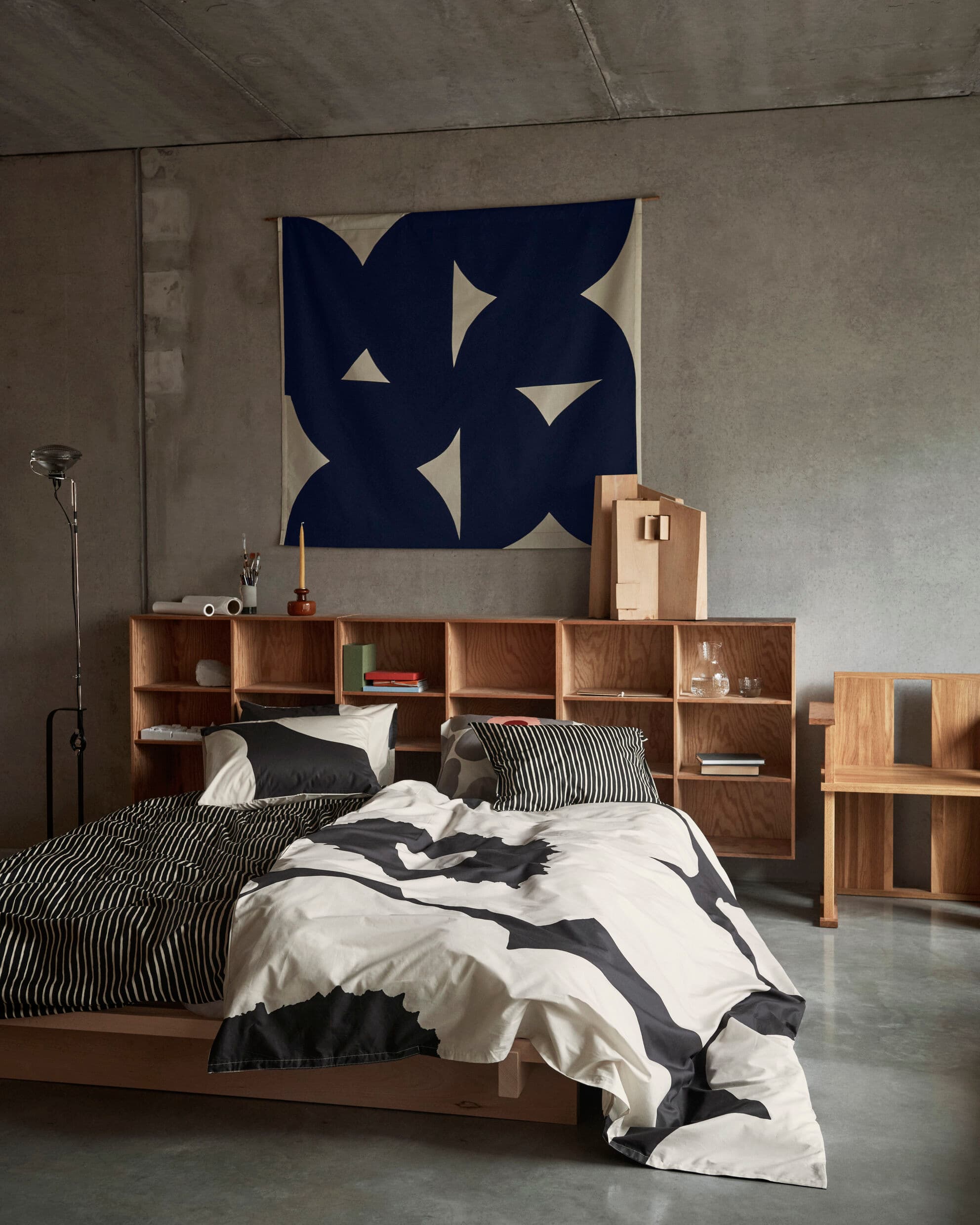 Iso Unikko Tyynyliina Offwhite/Hiili 50x60