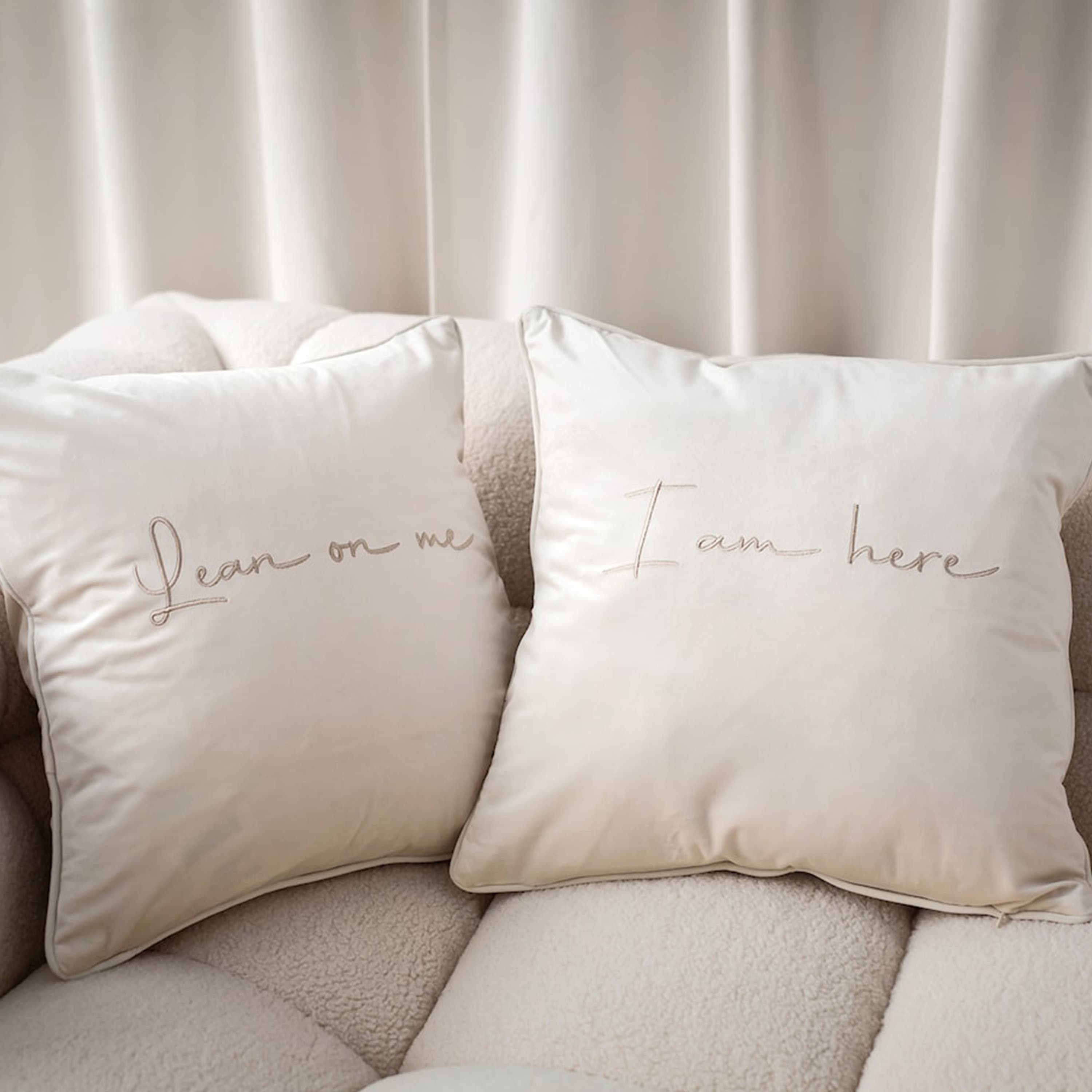 I am here Tyynynpäällinen Offwhite