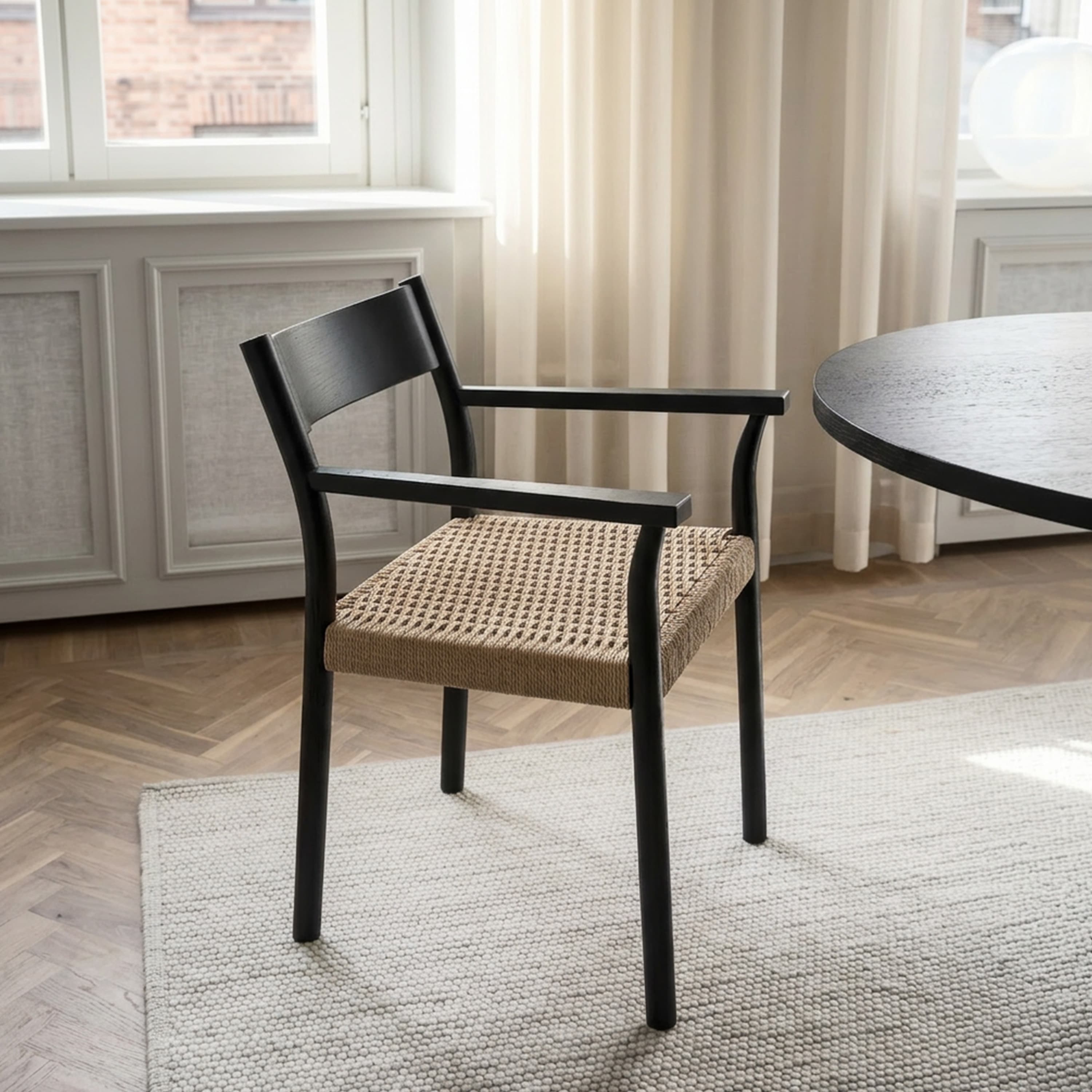 Colin Ruokapöydän Tuoli Käsinojilla Mustaksi Petsattu Tammi