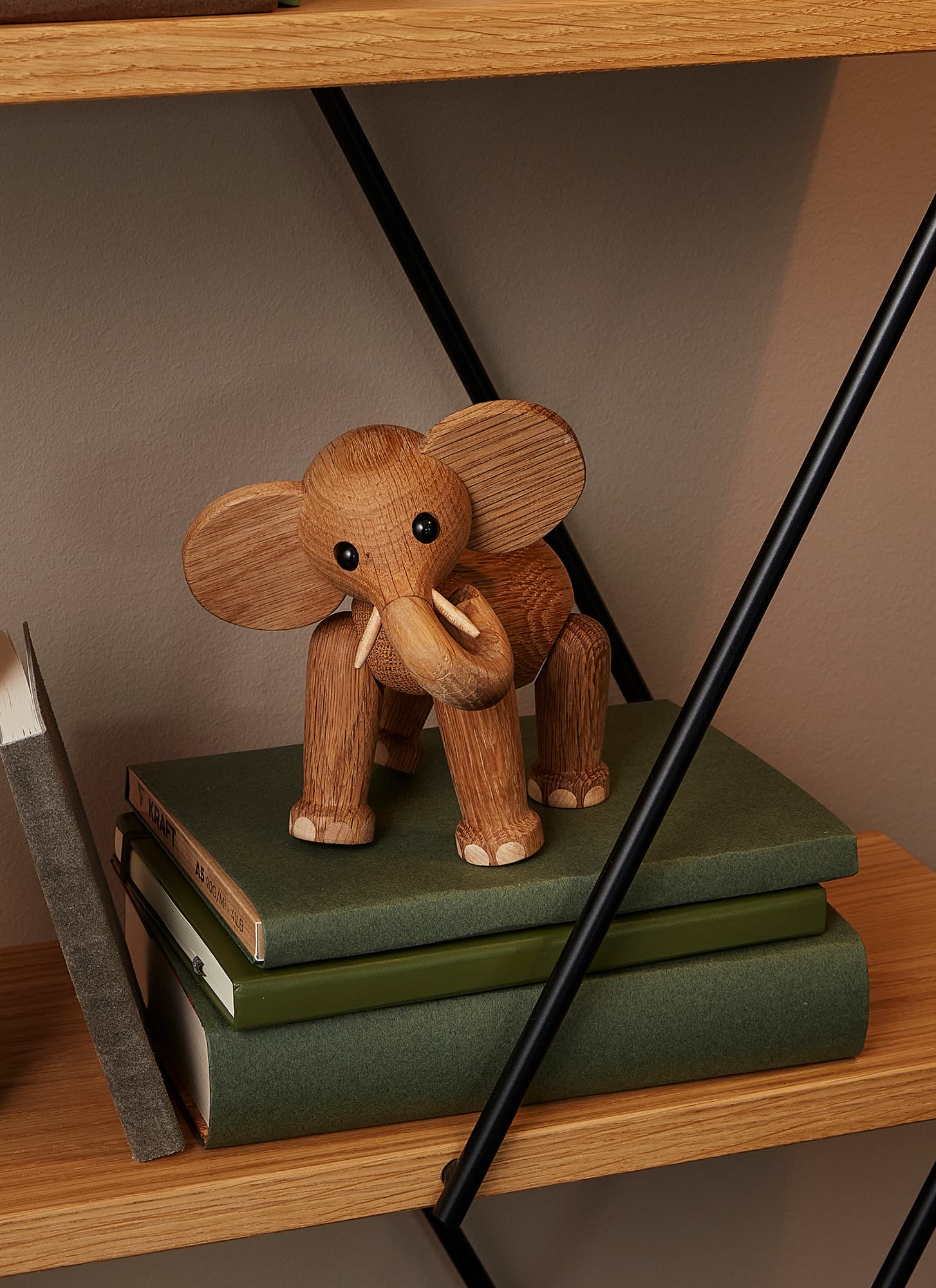 Ollie Elephant Koristelu Tammi/Vaahtera 15cm