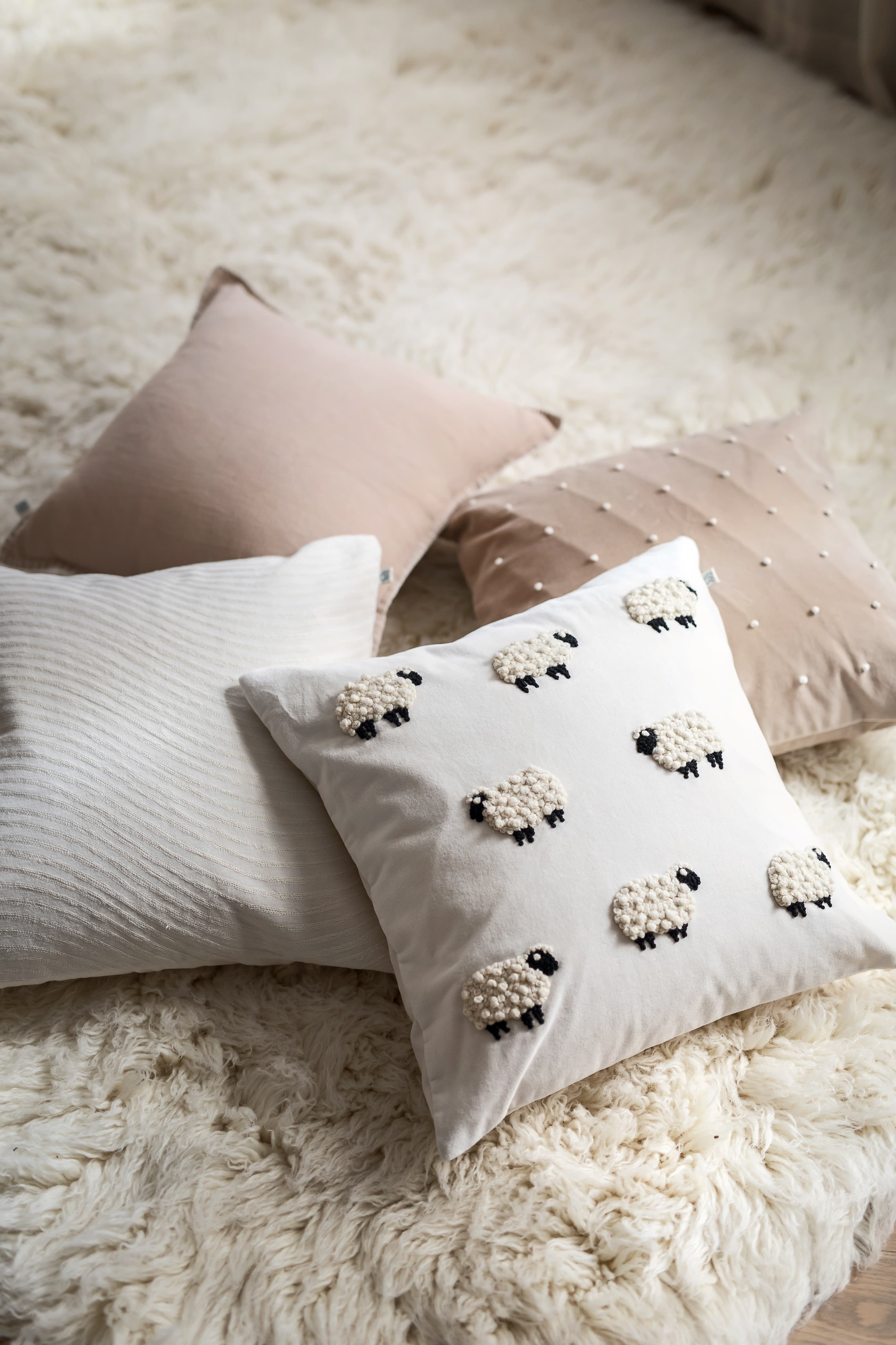 Sheep Tyynynpäällinen Sametti Ivory 50 x 50