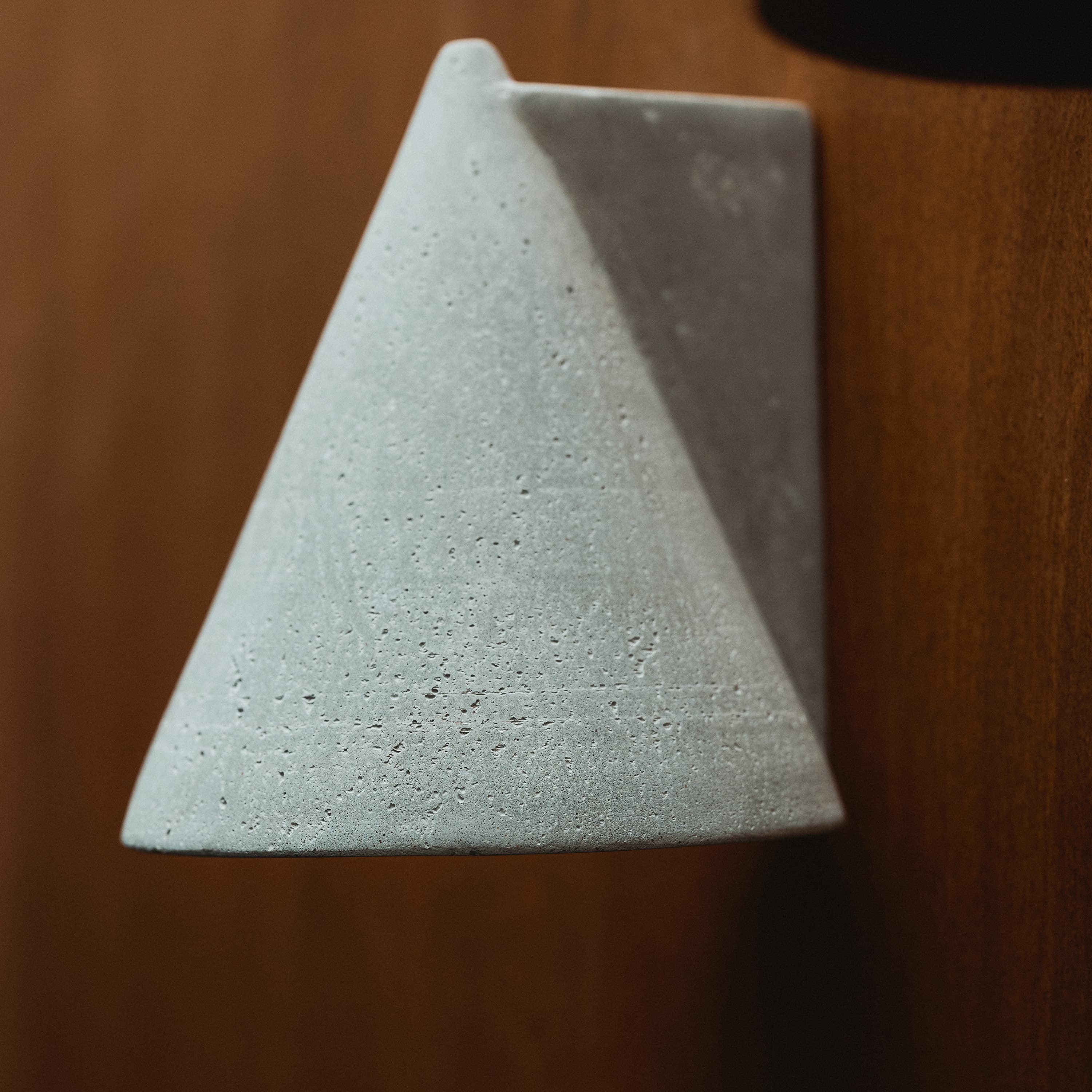 °1 Primary Shape Seinälamppu Concrete
