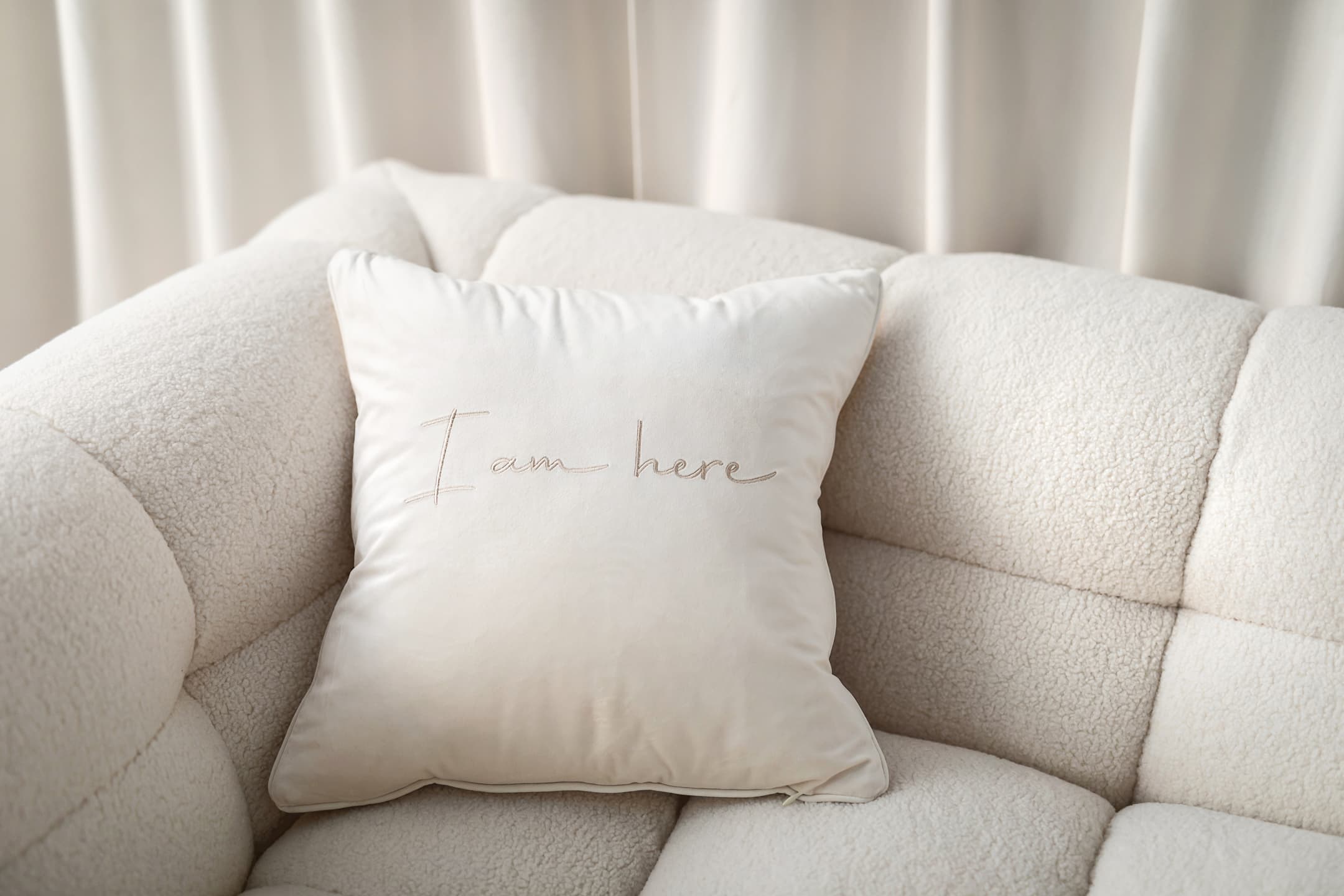I am here Tyynynpäällinen Offwhite