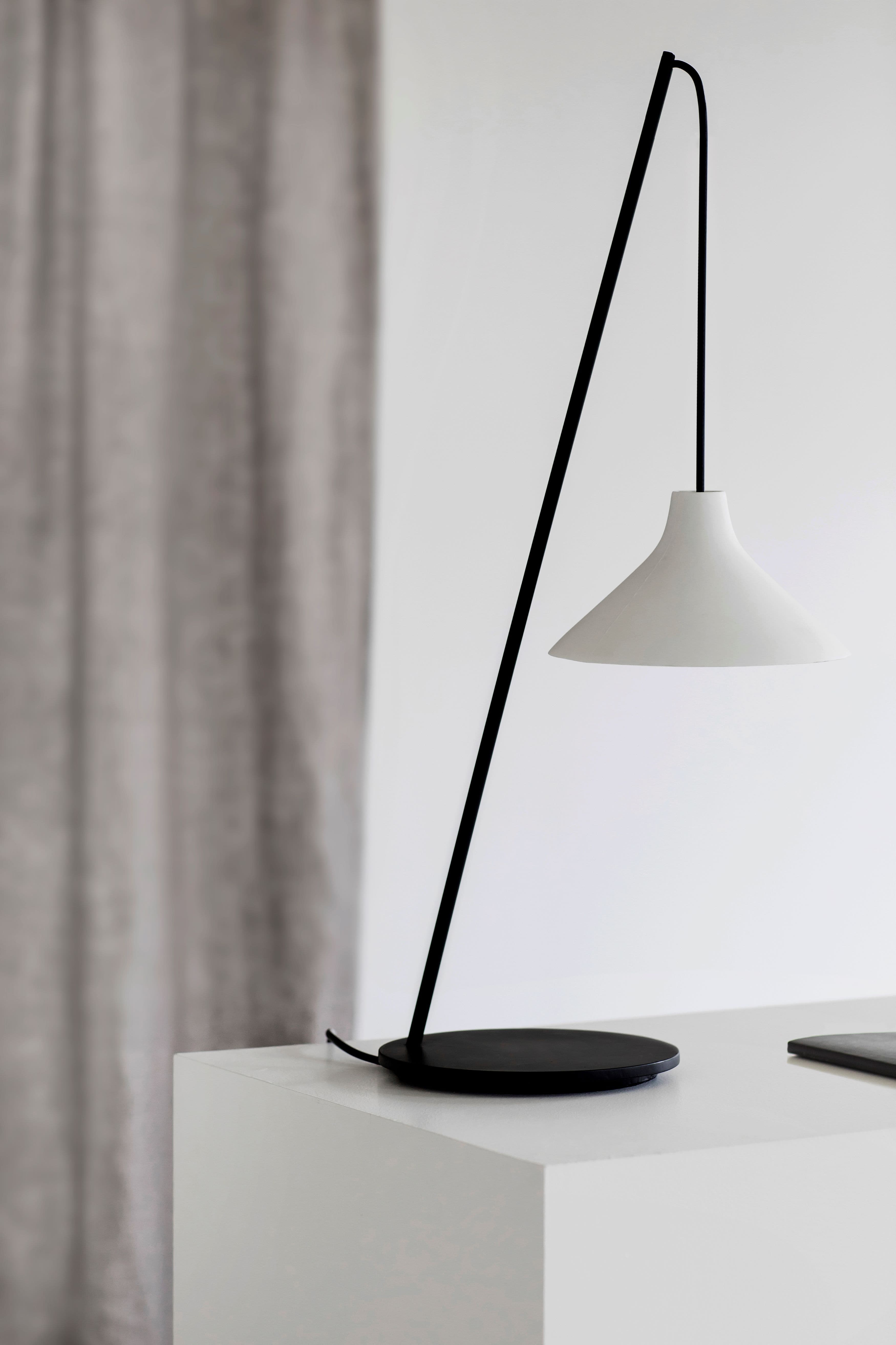 Seam Pöytävalaisin Valkoinen 71cm