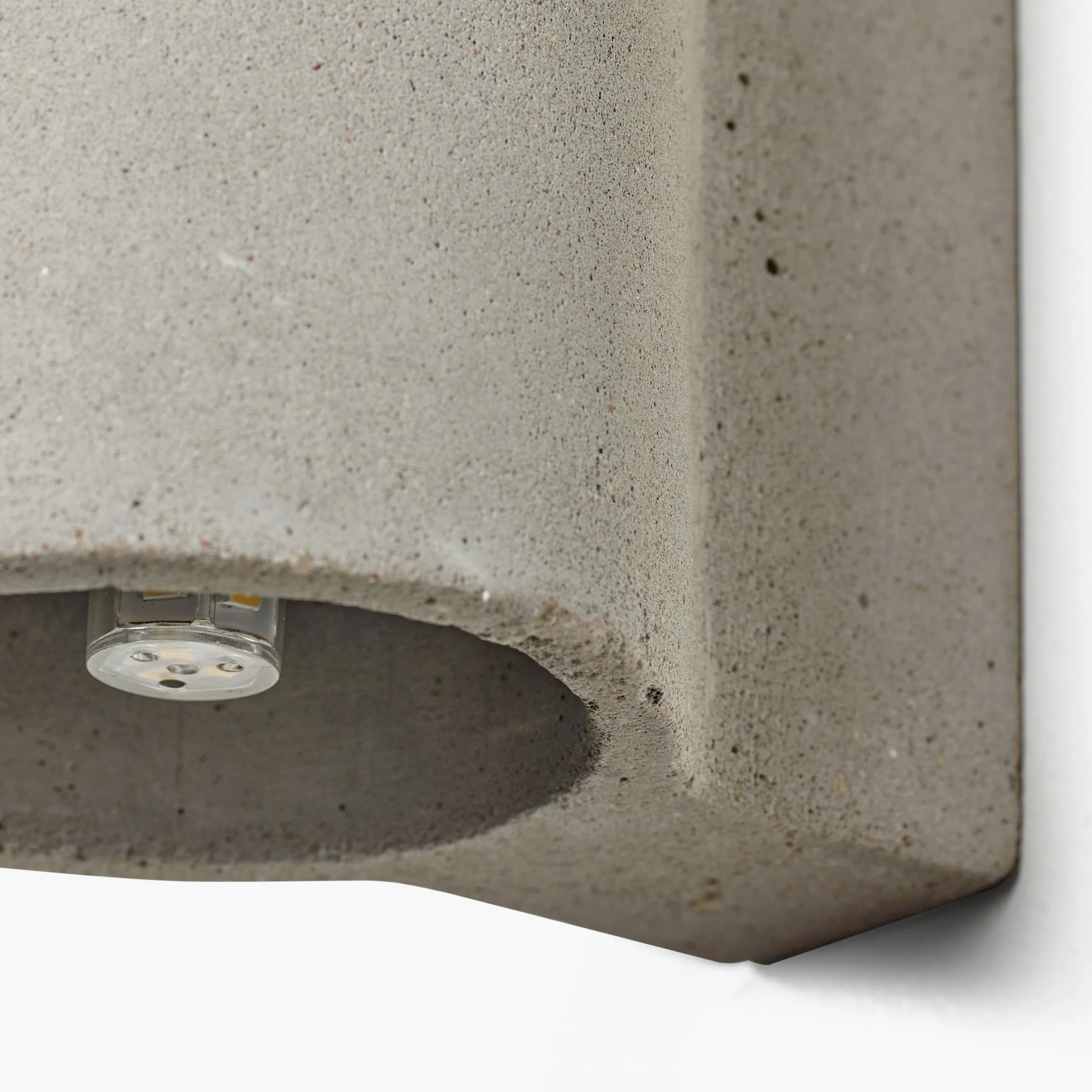 °3 Primary Shape Seinälamppu Concrete