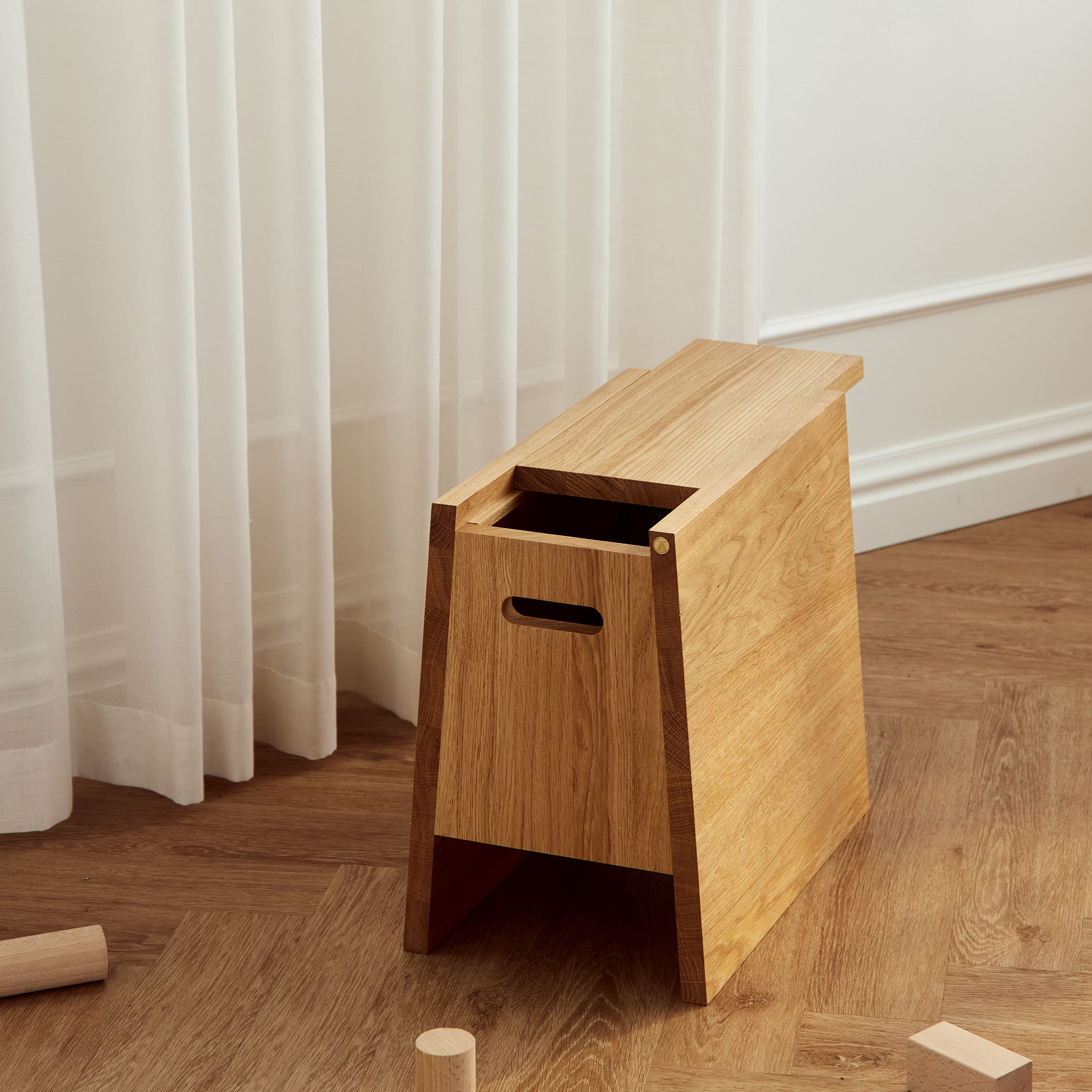 Plinth Jakkara Oak