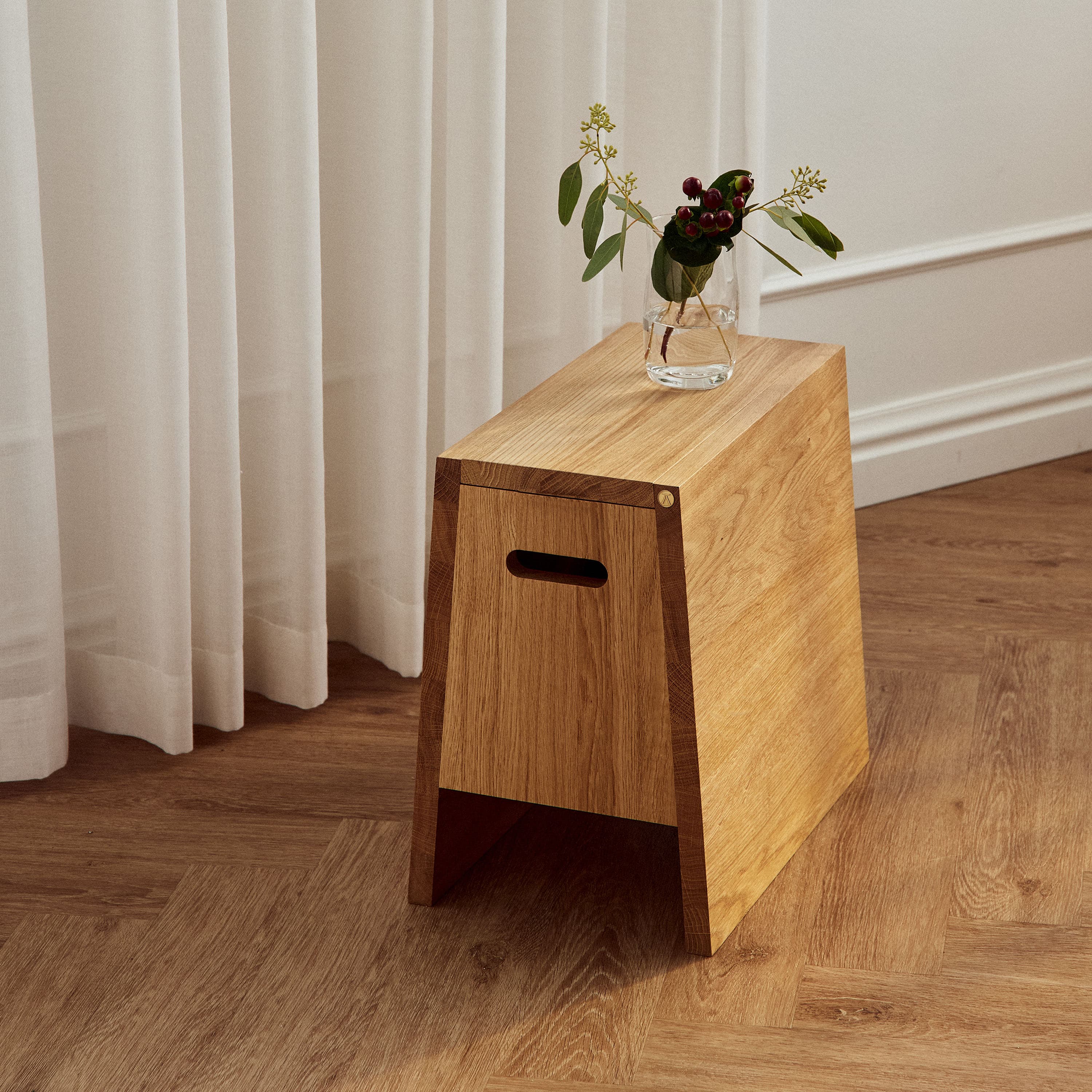Plinth Jakkara Oak