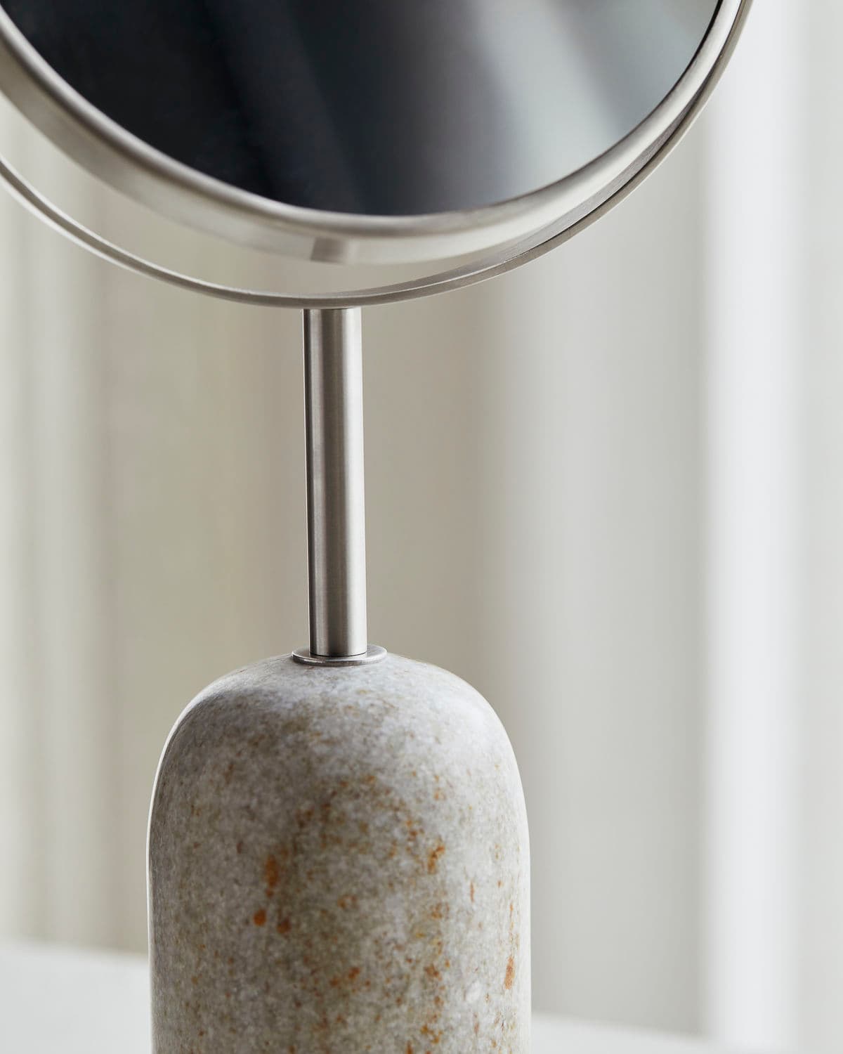 Marble 
Kaksipuolinen peili Beige Ø19