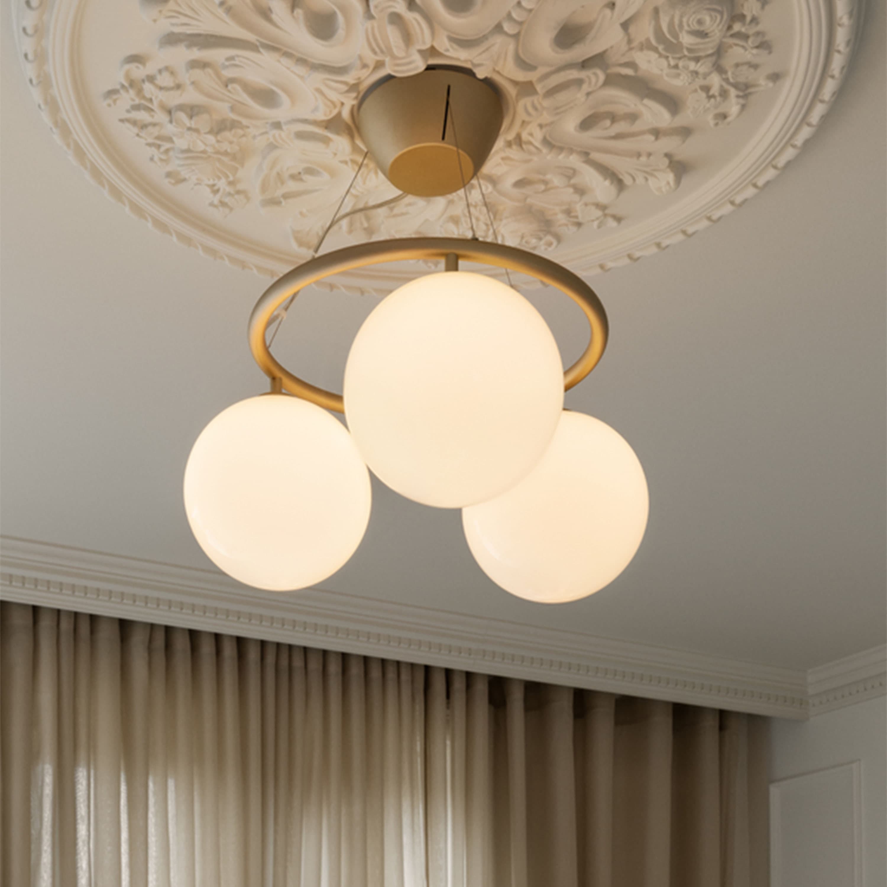 Miira 3 Circular kattovalaisin Brass/Opal