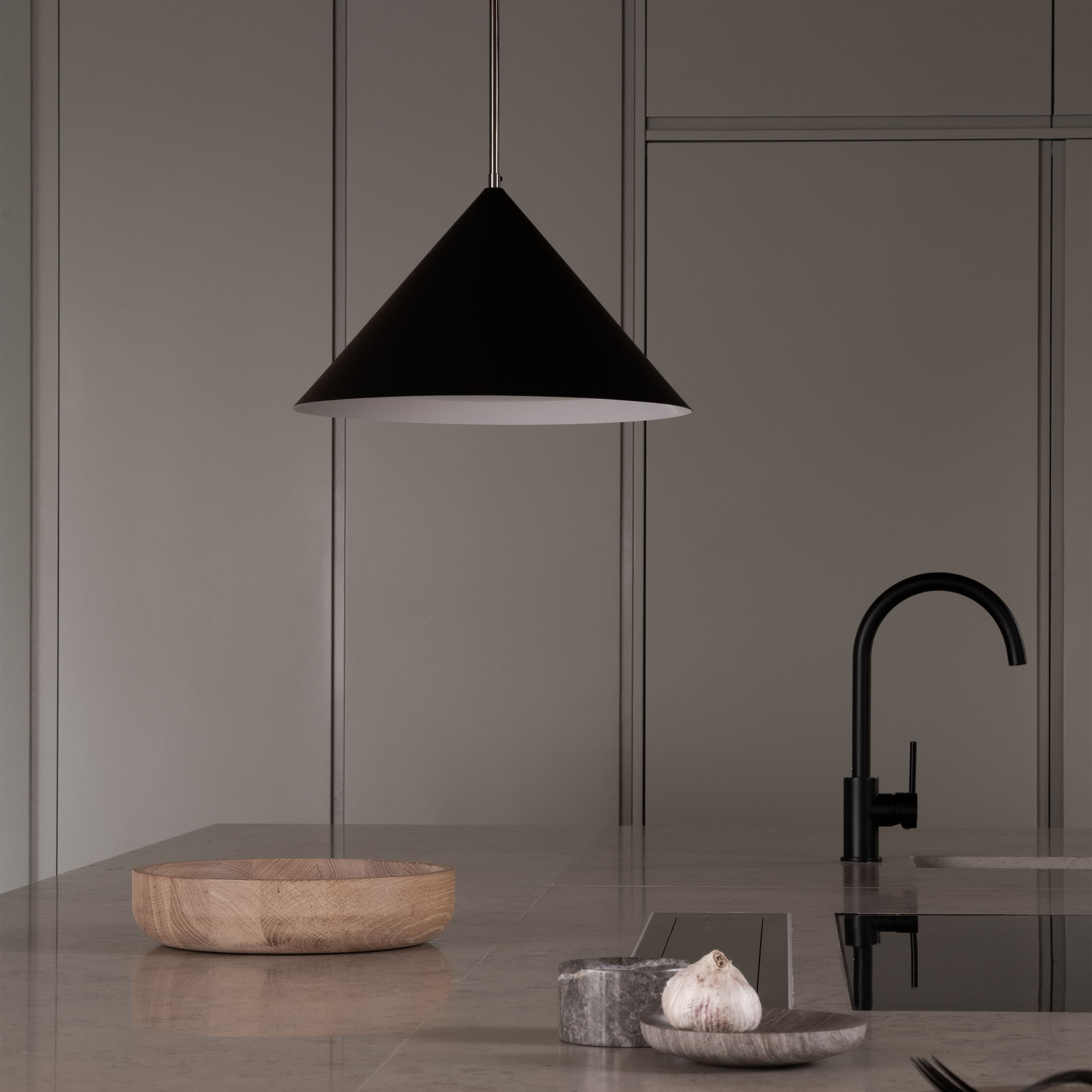 Kuro Kattovalaisin Black Ø45