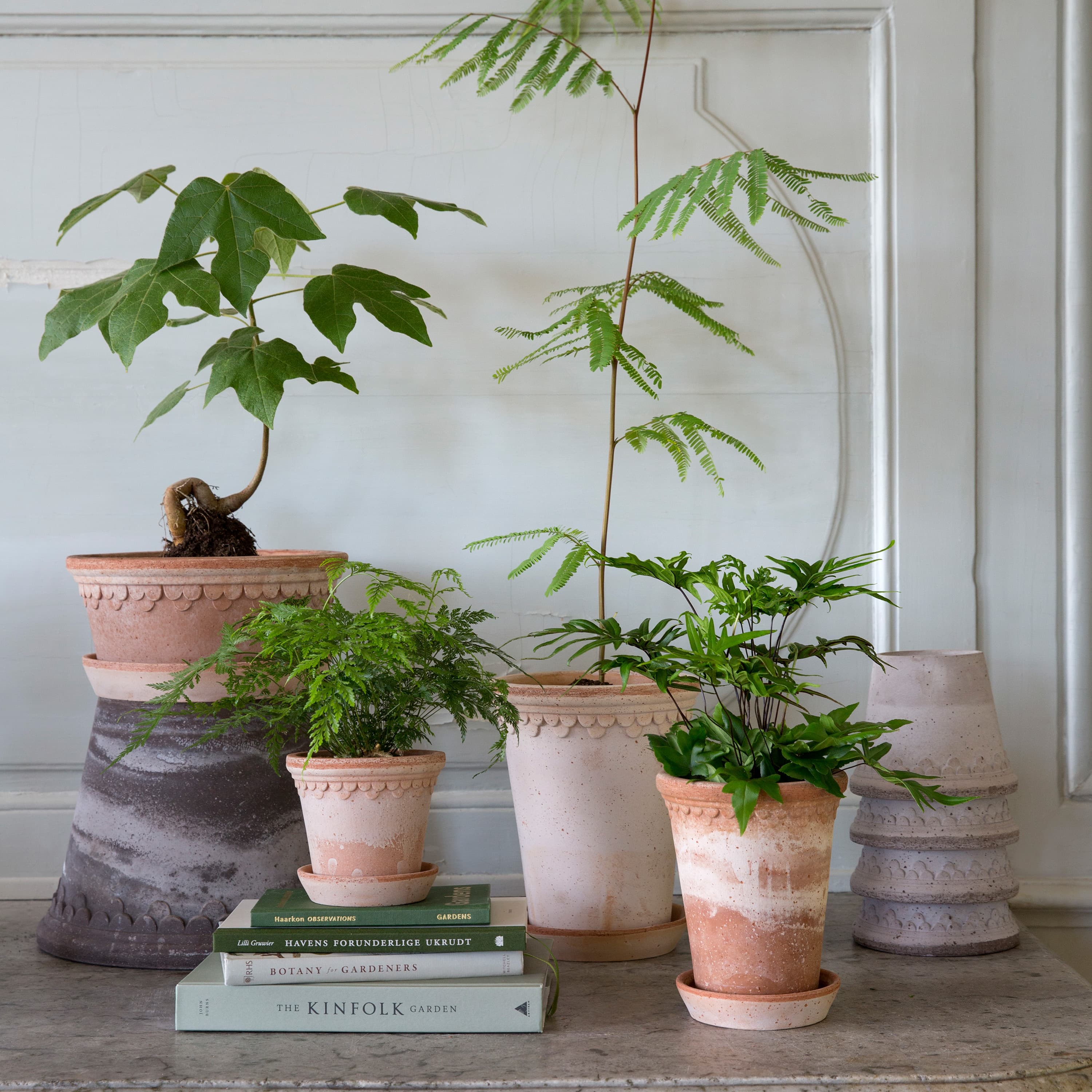 Copenhagen Tall -ruukku lautasella Raw Pink Terracotta Ø14