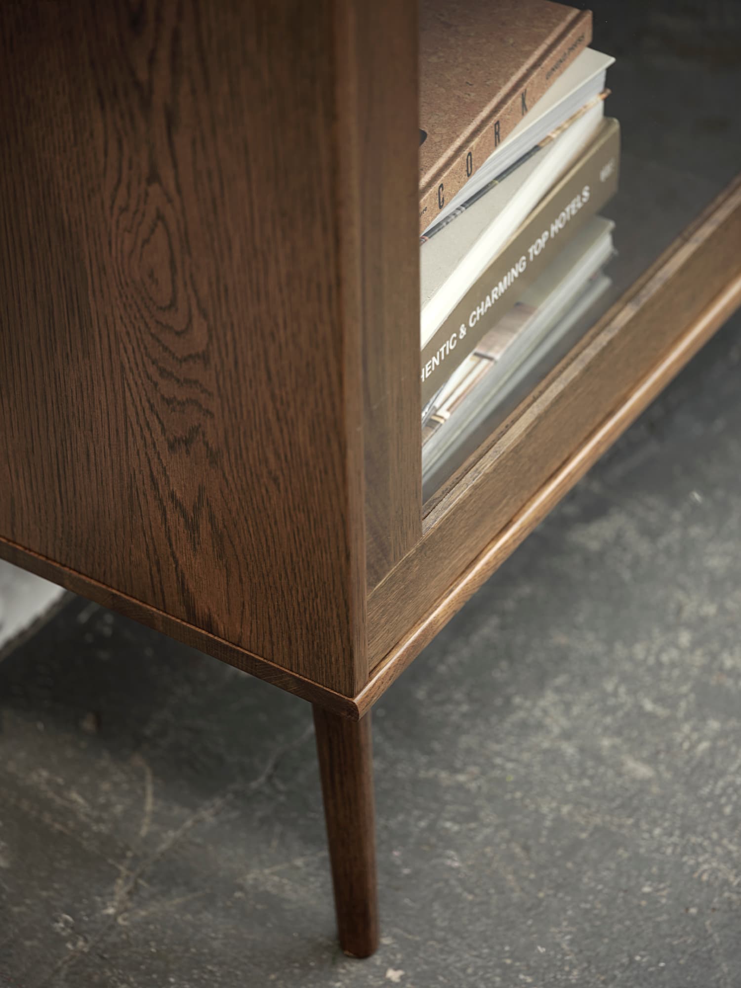 Sofia Vitriinikaappi Smoked Oak 160cm